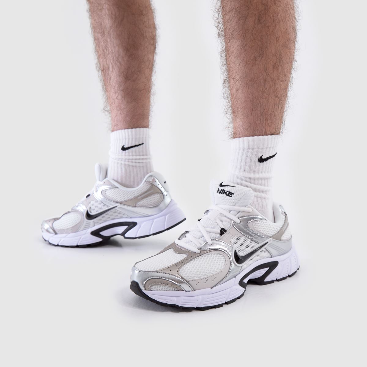 Nike  V5 RNR in White & Black Nike  V5 RNR in White & Black