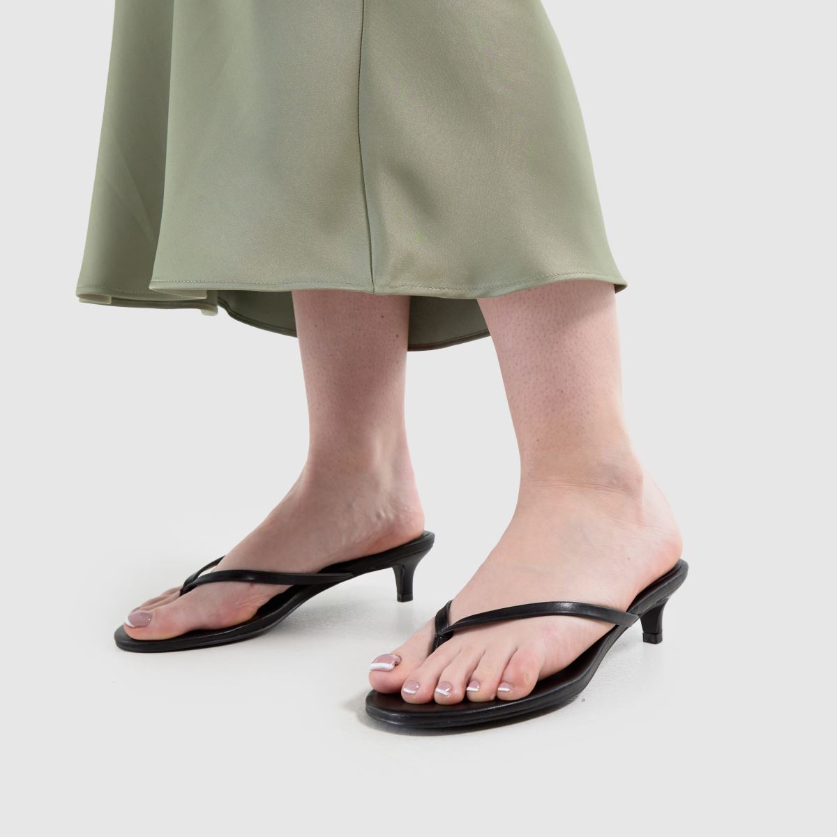 schuh  Sunnie Toe Post Kitten in Black schuh  Sunnie Toe Post Kitten in Black