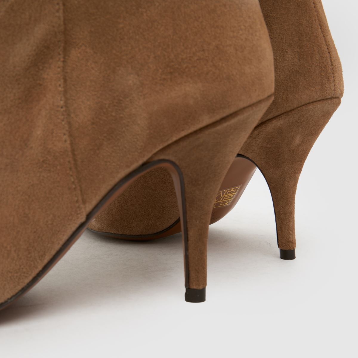 schuh  Dakira Suede Slouch Calf in Tan schuh  Dakira Suede Slouch Calf in Tan