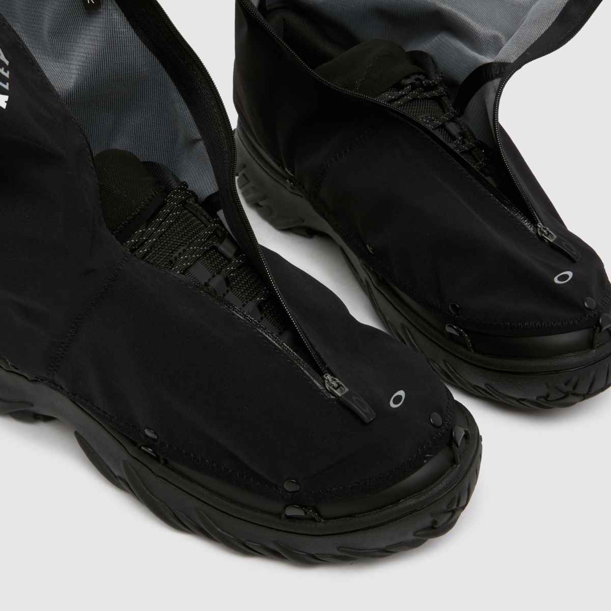 Oakley  Meridian Low in Black Oakley  Meridian Low in Black