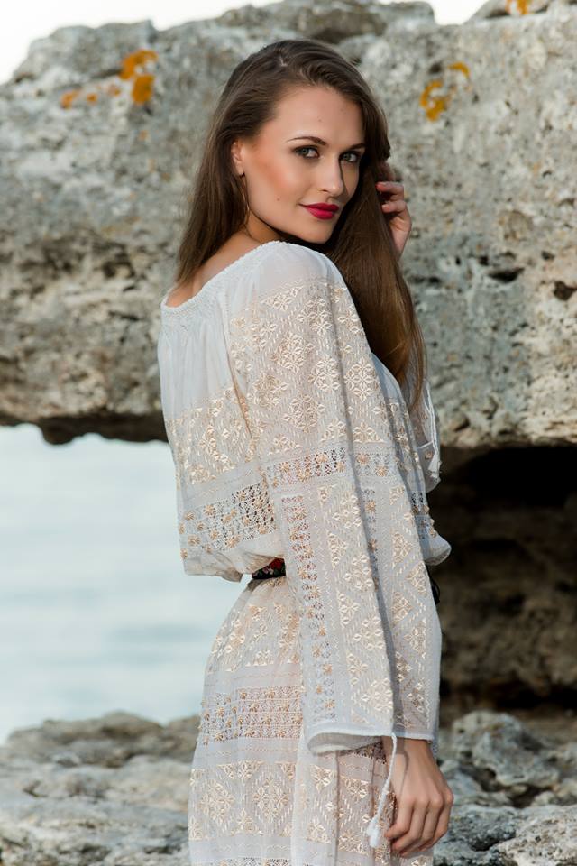 Rochie Ie Traditionala Romaneasca cu Matase Aurie Brodata Manual Motivul Matase