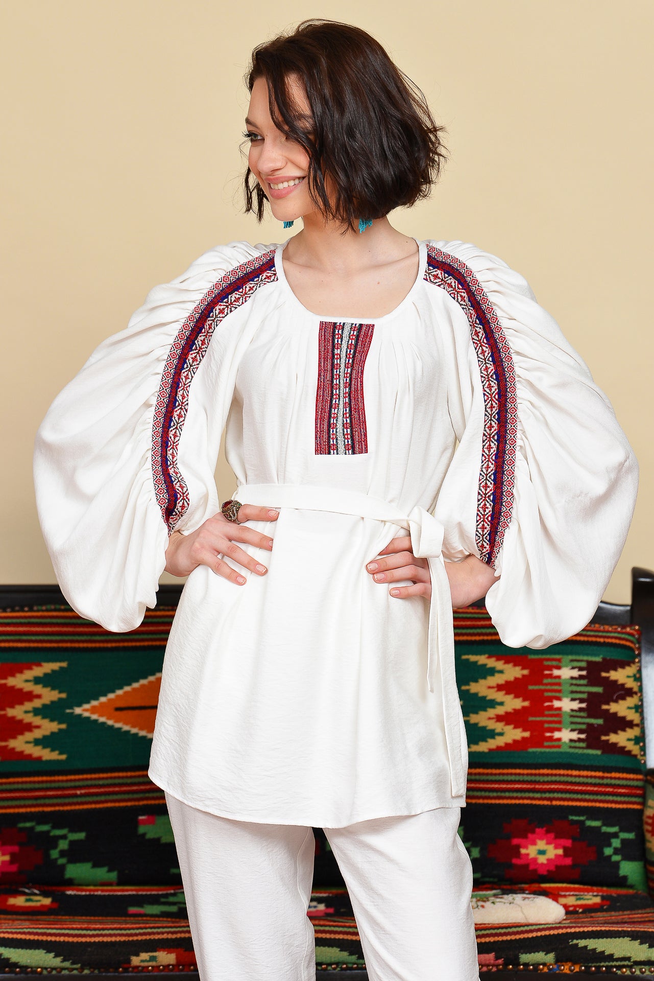 Ia Stilizata Alba cu Fronseuri