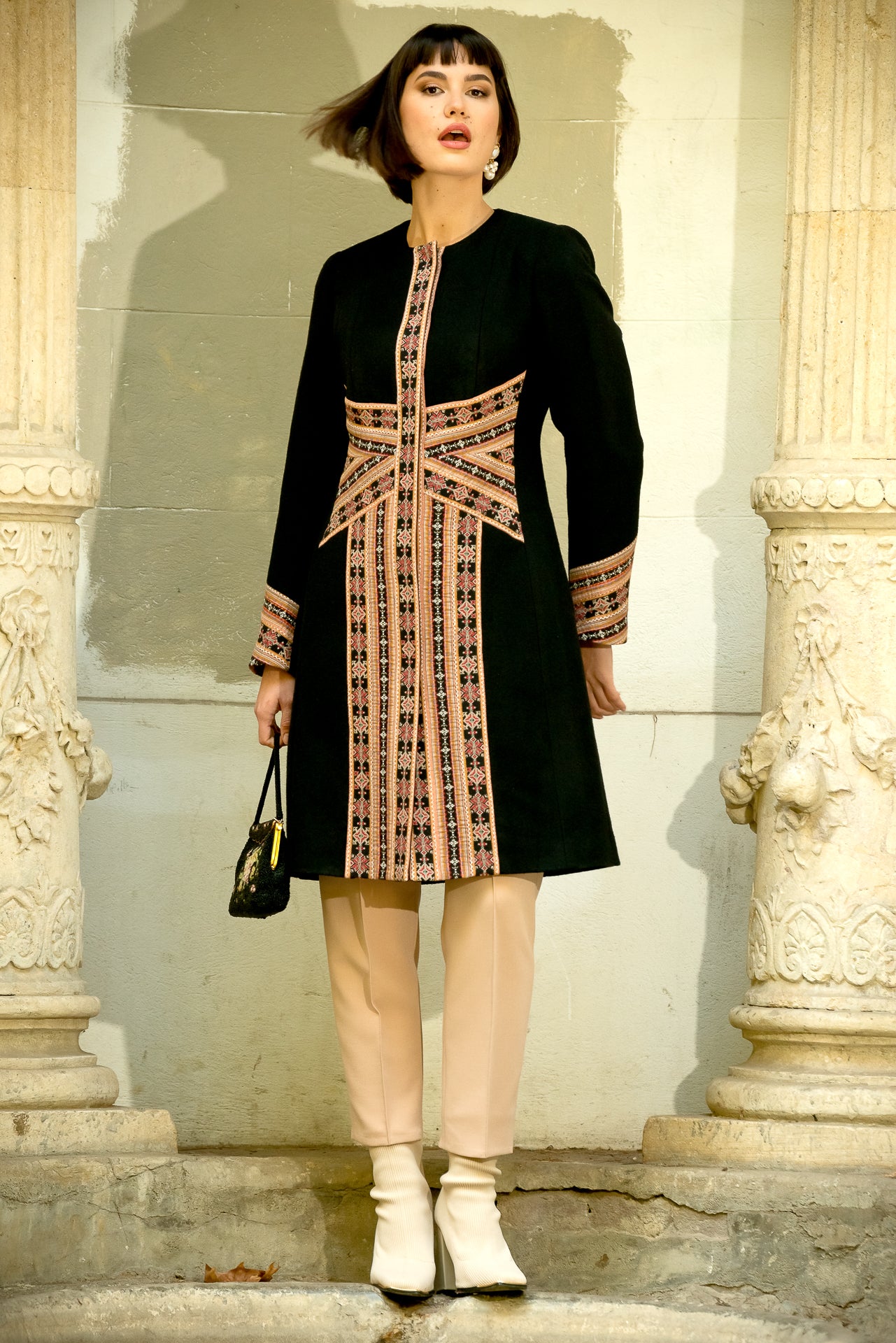 Pardesiu Traditional Midi din Stofa de Lana cu Fota si Corseletă din Jacquard Etnic