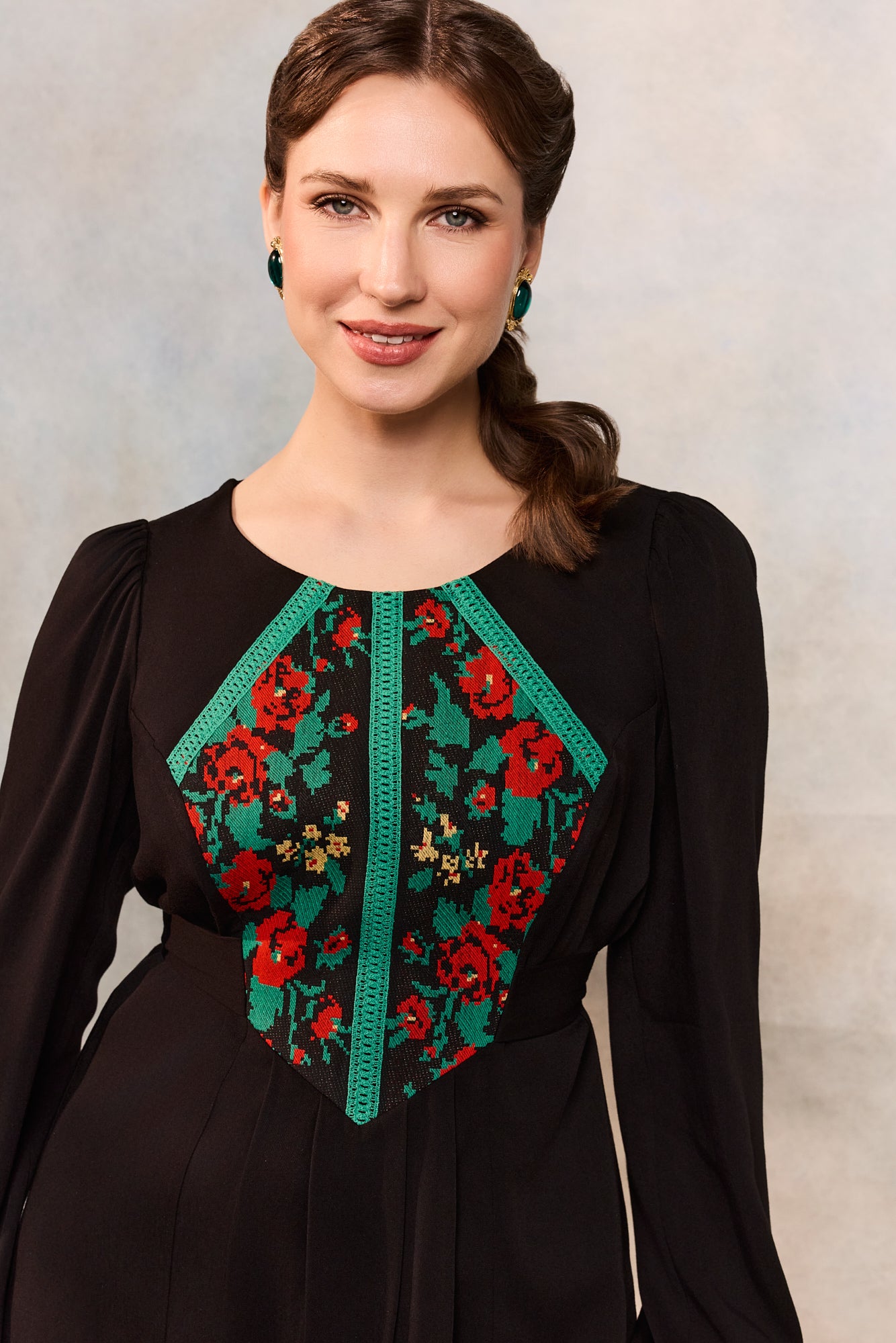 Bluza etno din viscoză neagră și corset românesc din jacquard și dantelă tradițională