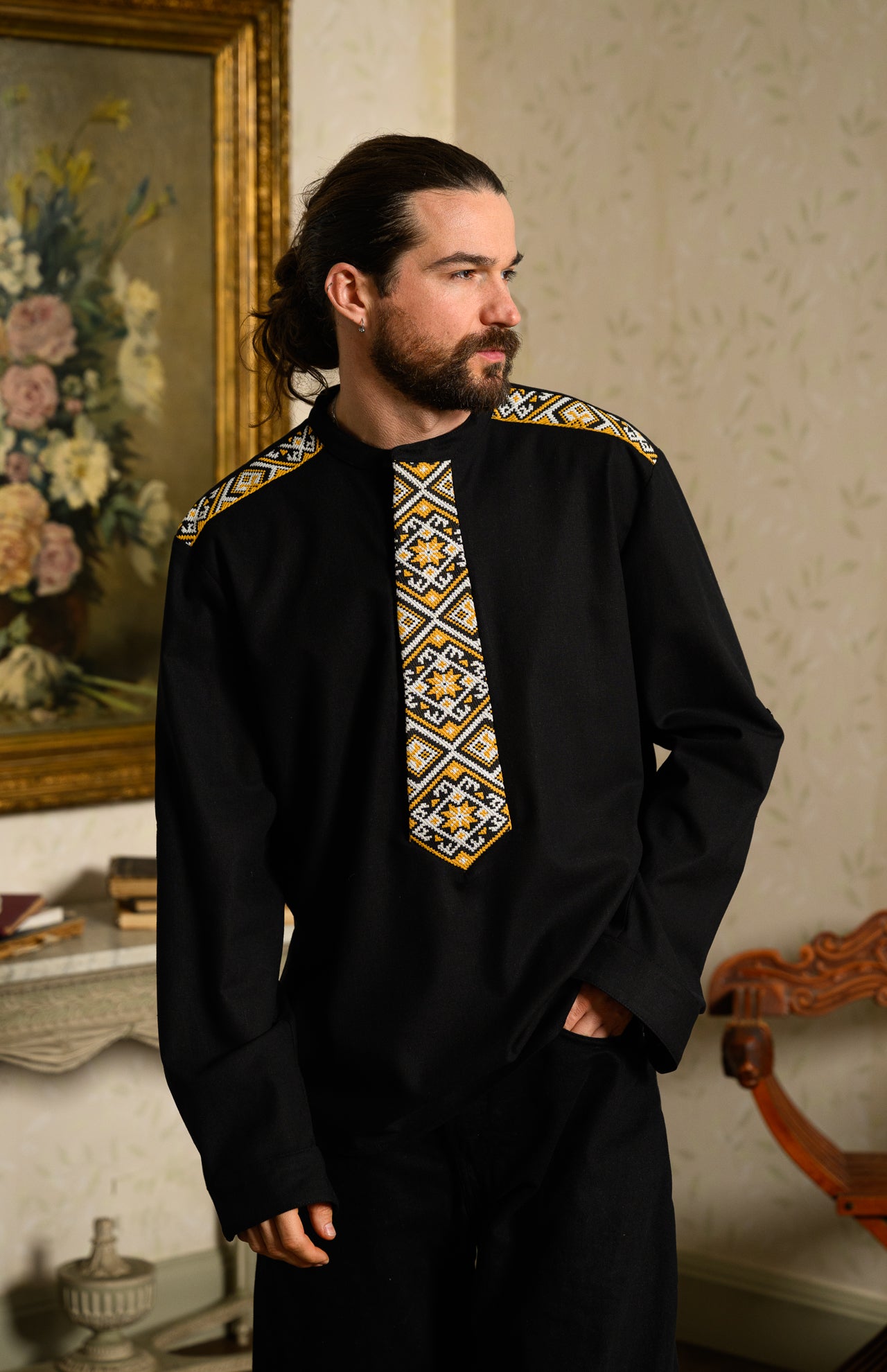 Cămașa stilizată cu cravată și epoleți din jacquard țesut cu motive tradiționale Darius