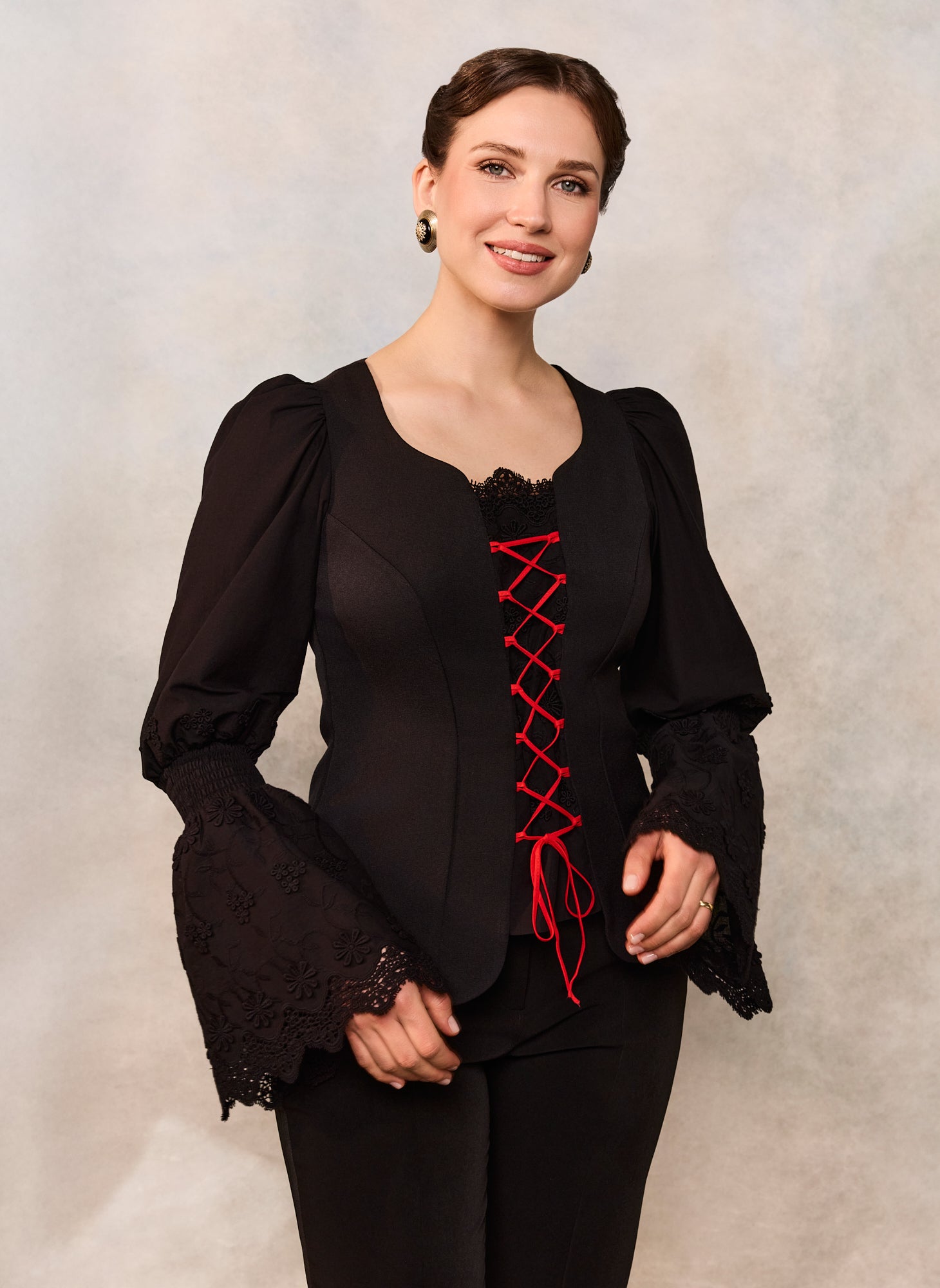 Bluza neagră brodată Rococo