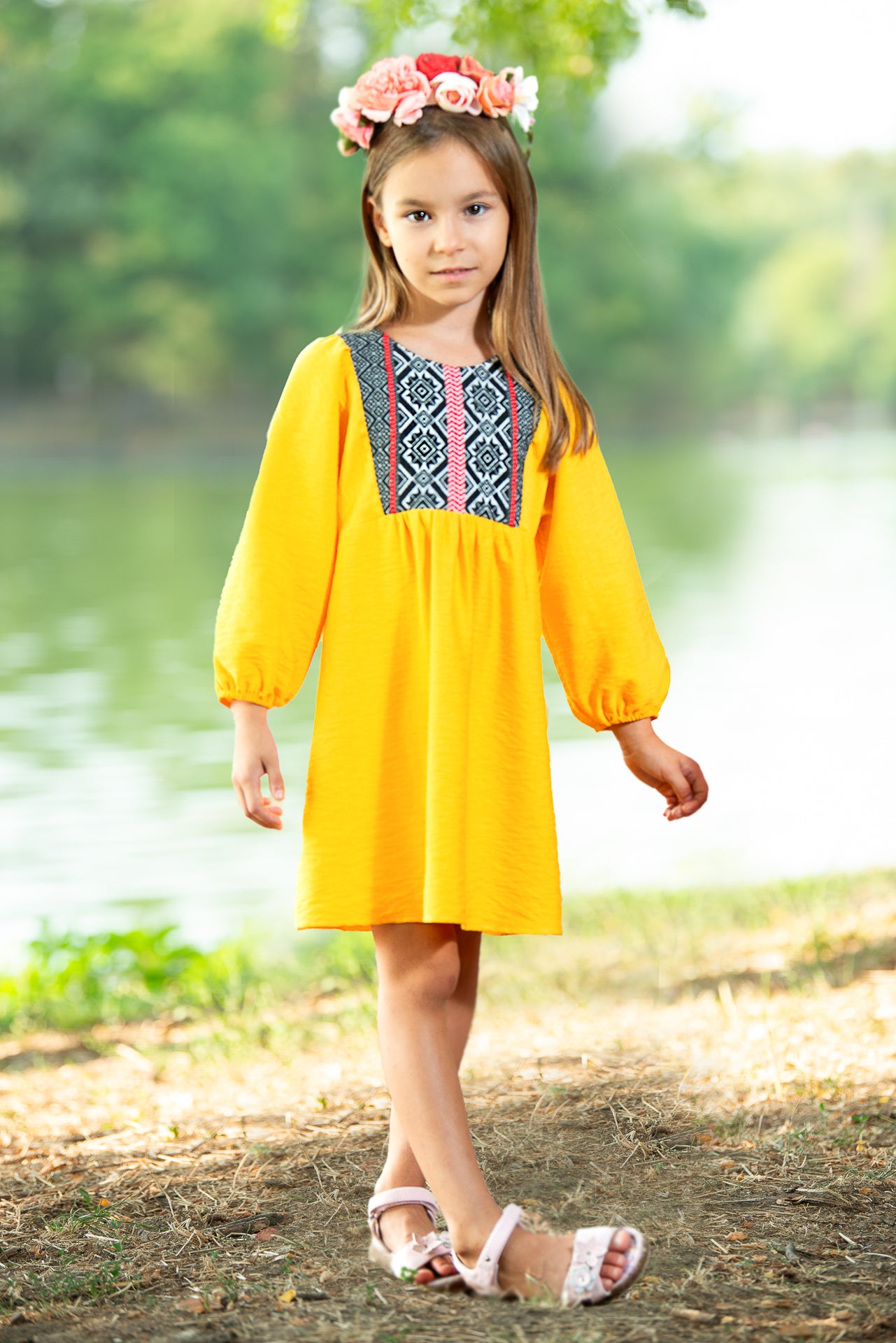 Rochita traditionala fetite galbena Andana 9 luni - 7 ani