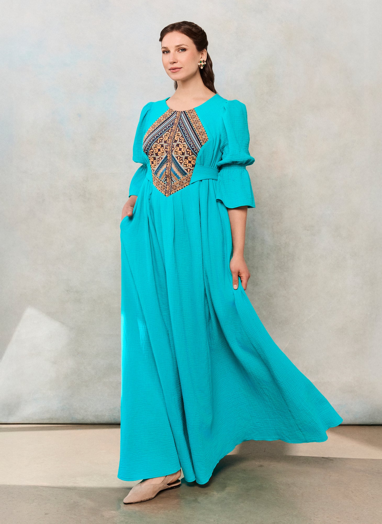 Rochia etno din muselină turcoaz și corset românesc din jacquard țesut