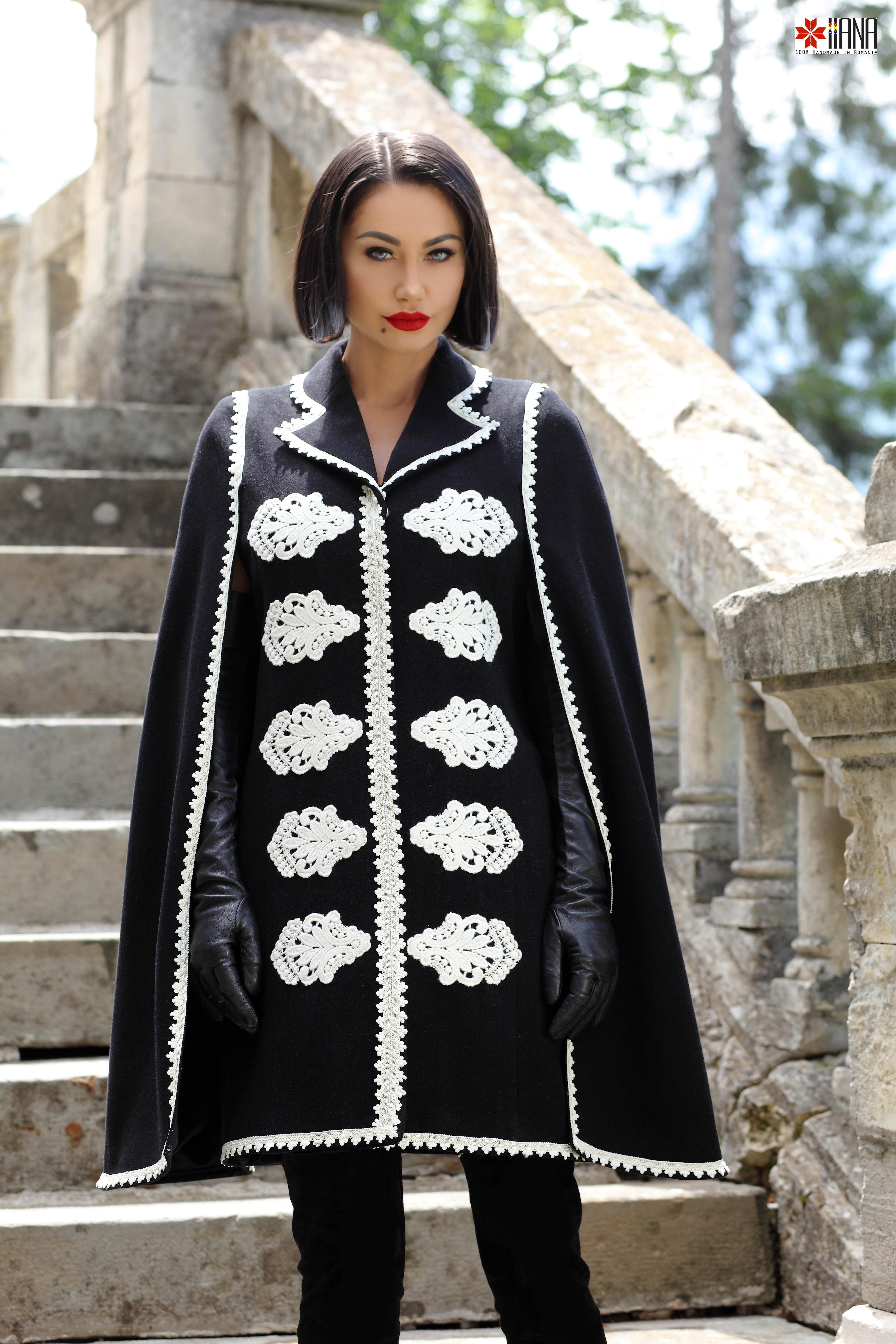 Palton cu Capă și Găitane