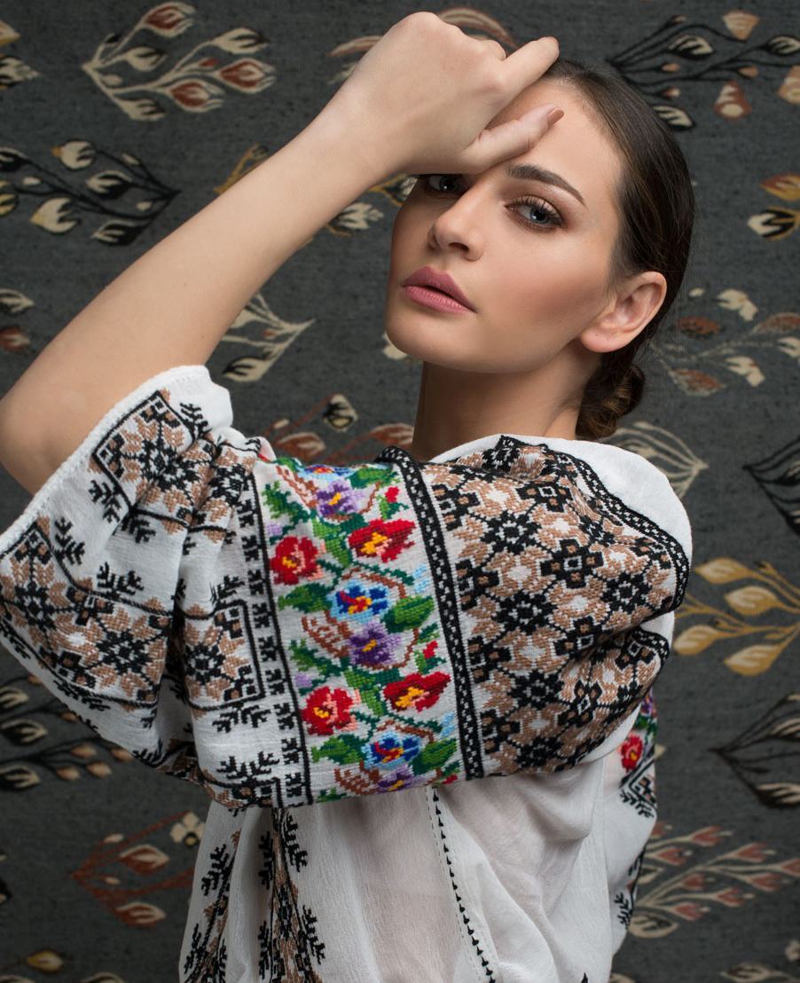 Ie Traditionala Romaneasca Maneca Lunga Motivul Goblen