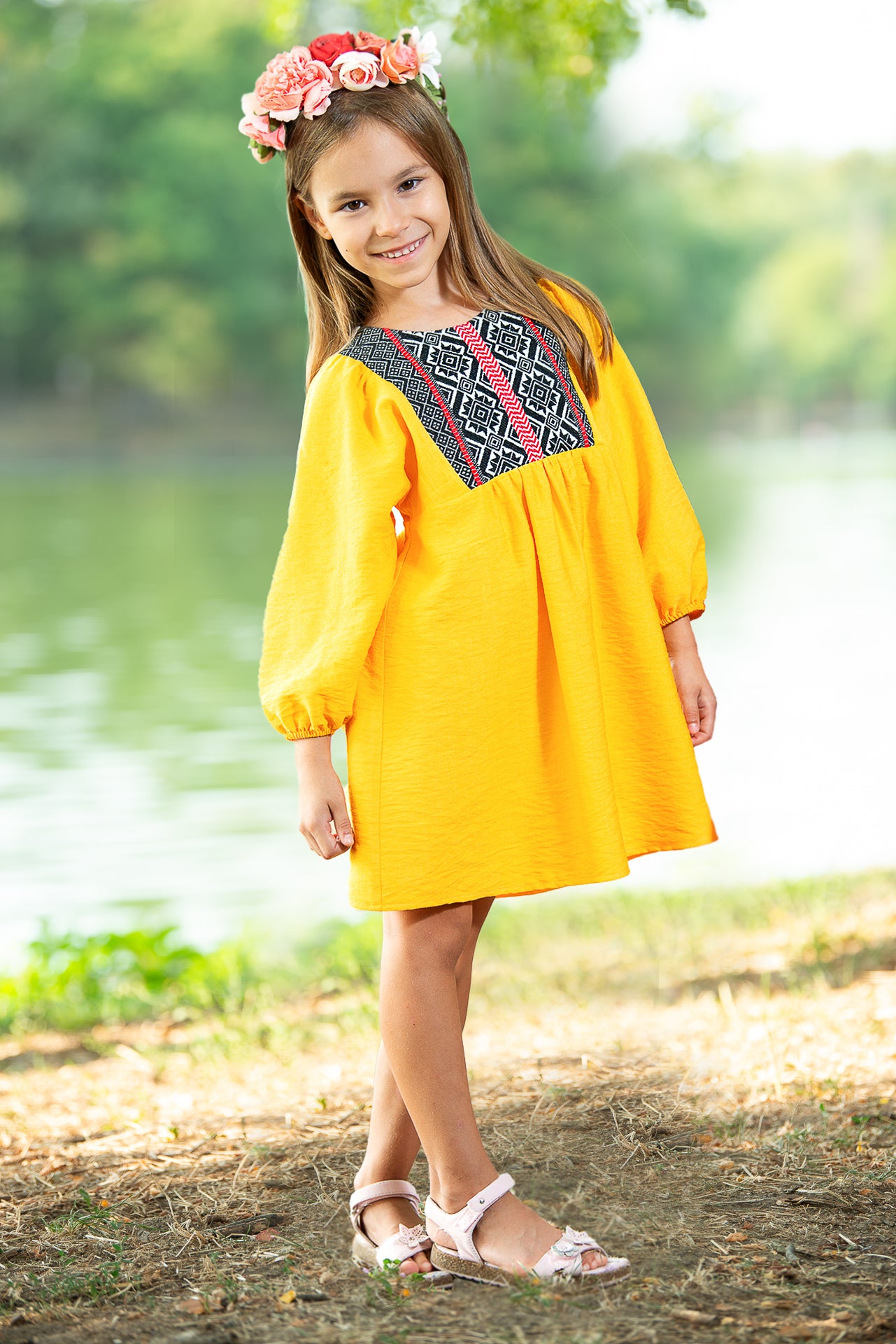 Rochita traditionala fetite galbena Andana 8 - 15 ani