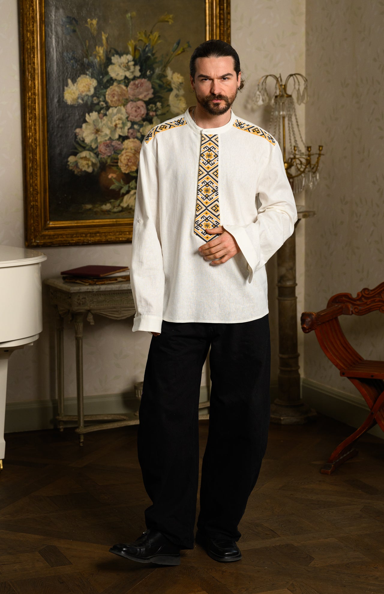 Cămașa stilizată cu cravată și epoleți din jacquard țesut cu motive tradiționale Lucian