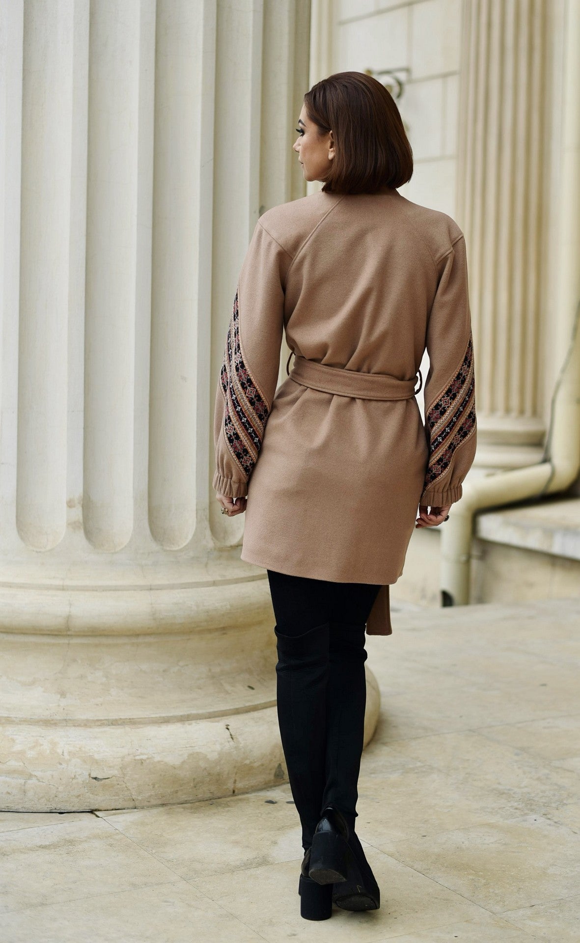 Jacheta Spirala Cu Broderie Florala din Stofa De Lana Si Casmir Bej