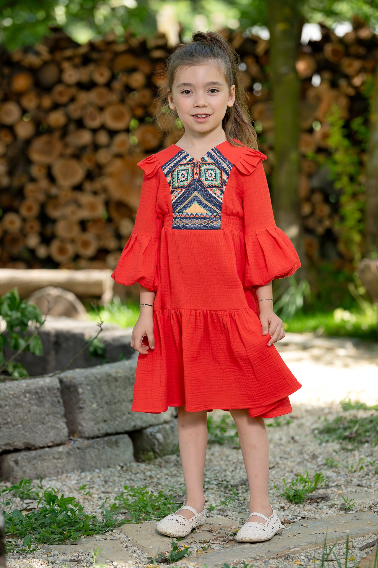 Rochiță pentru fetițe Minodora din pânză topită roșie cu jacquard etnic țesut 4-7 ani