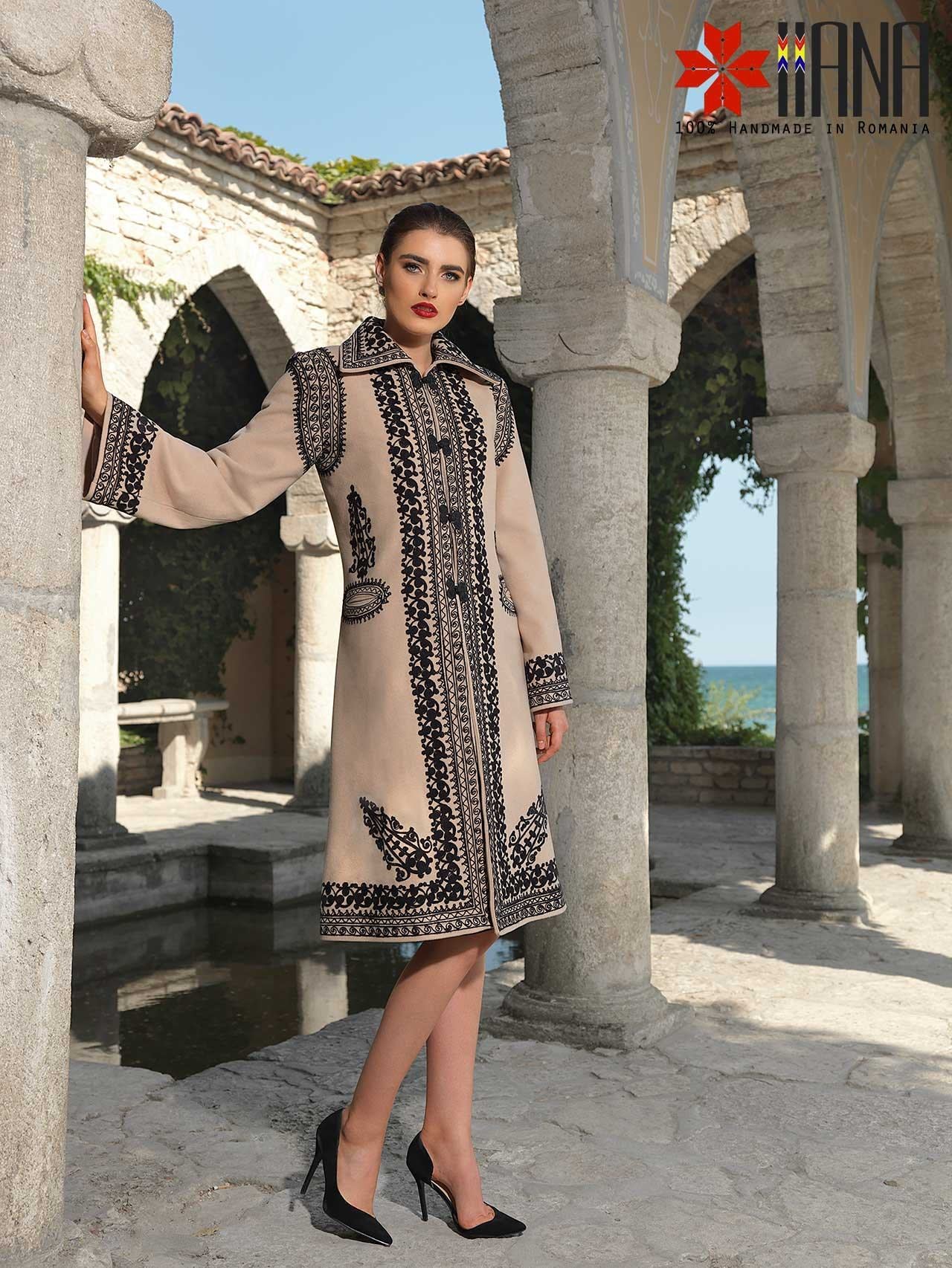 Suman Regina Maria Autentic Romanesc din Stofa de Lana si Casmir Brodat Manual