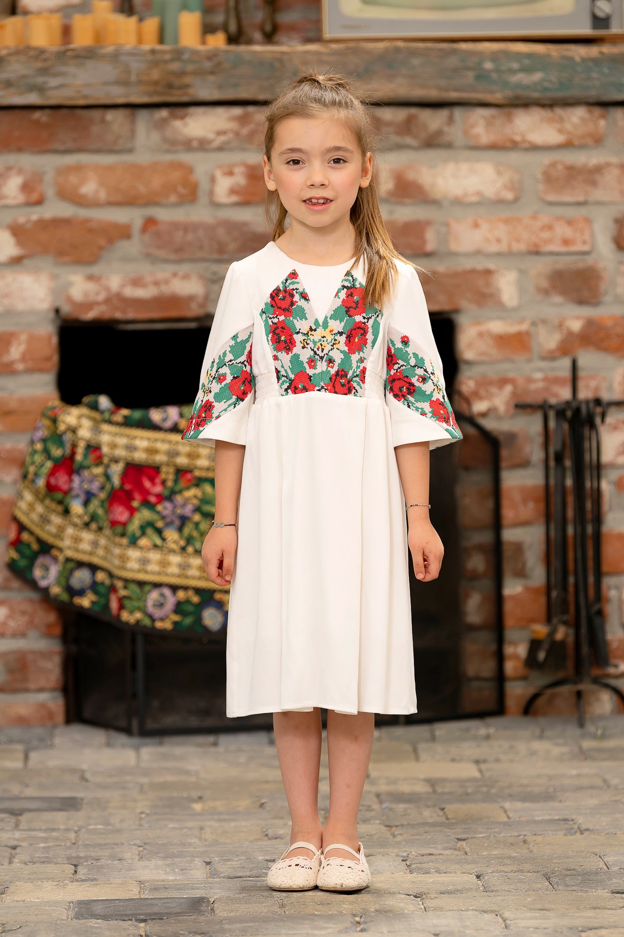 Rochiță albă pentru fetițe cu motive tradiționale Divna 8-11 ani