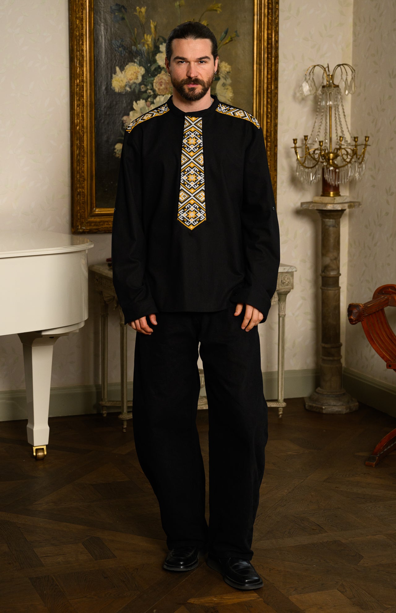 Cămașa stilizată cu cravată și epoleți din jacquard țesut cu motive tradiționale Darius