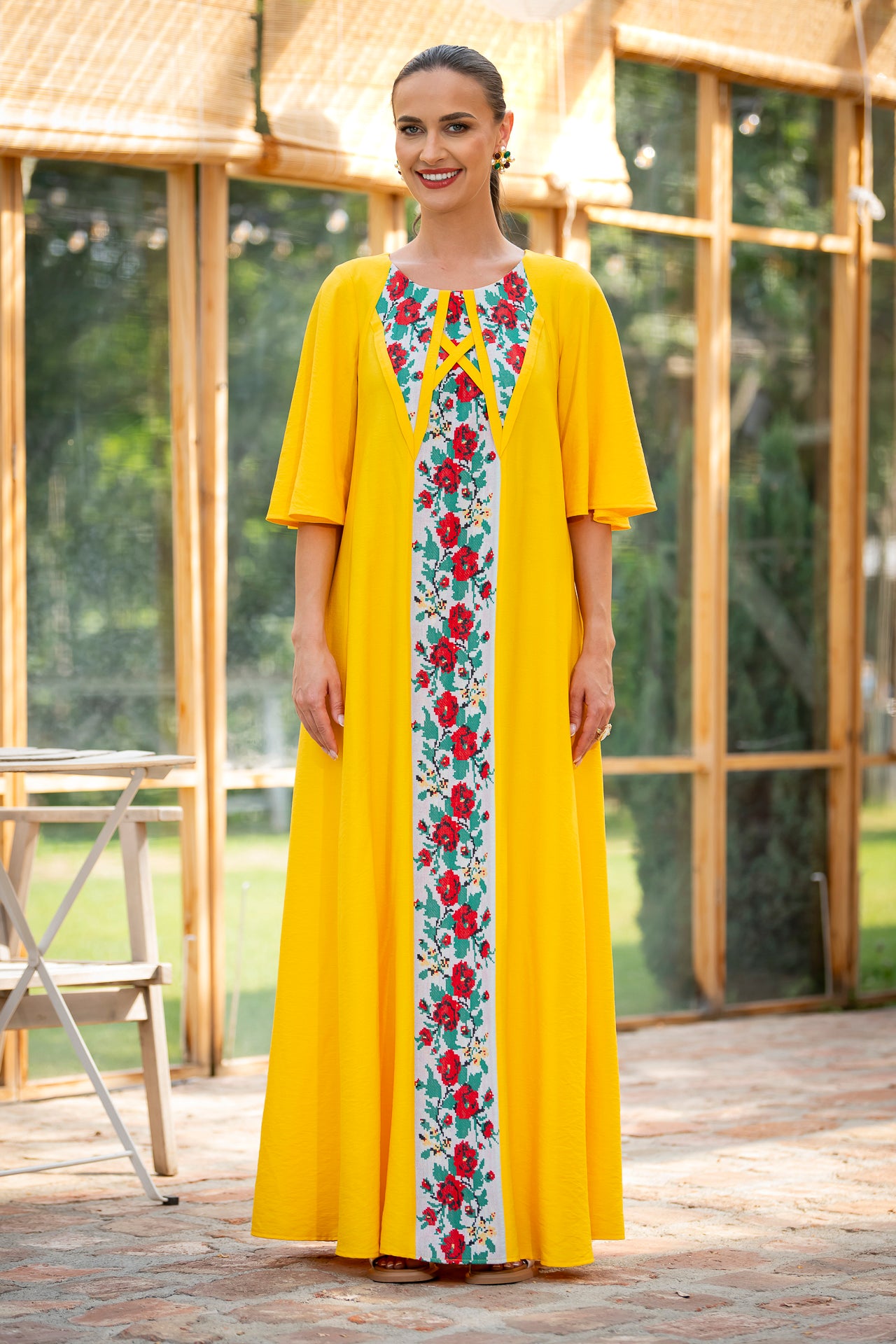 Rochia lungă solara cu flori țesute