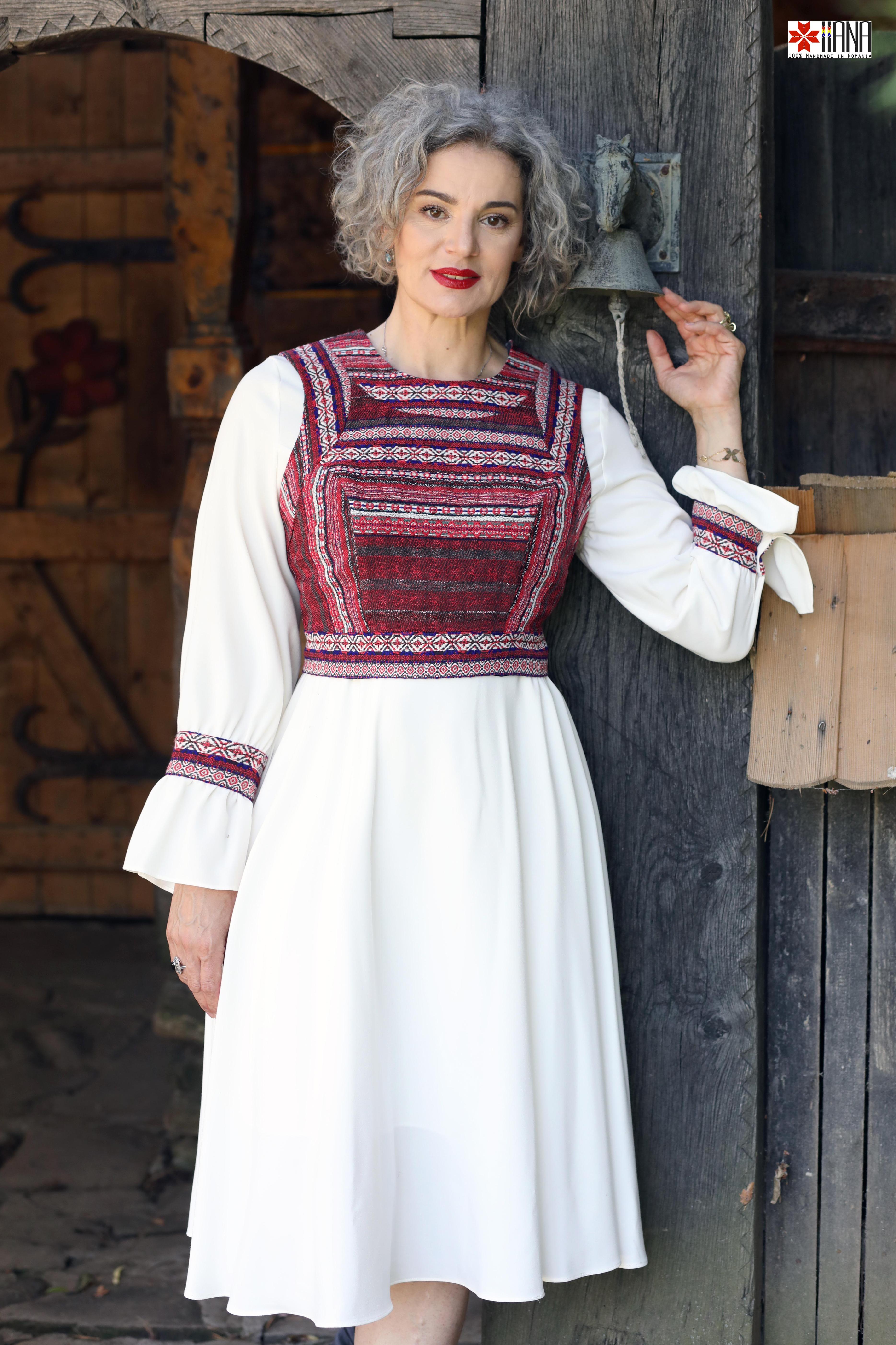 Pieptar Cosanzeana Tesut cu Motive Traditionale Florale si Geometrice