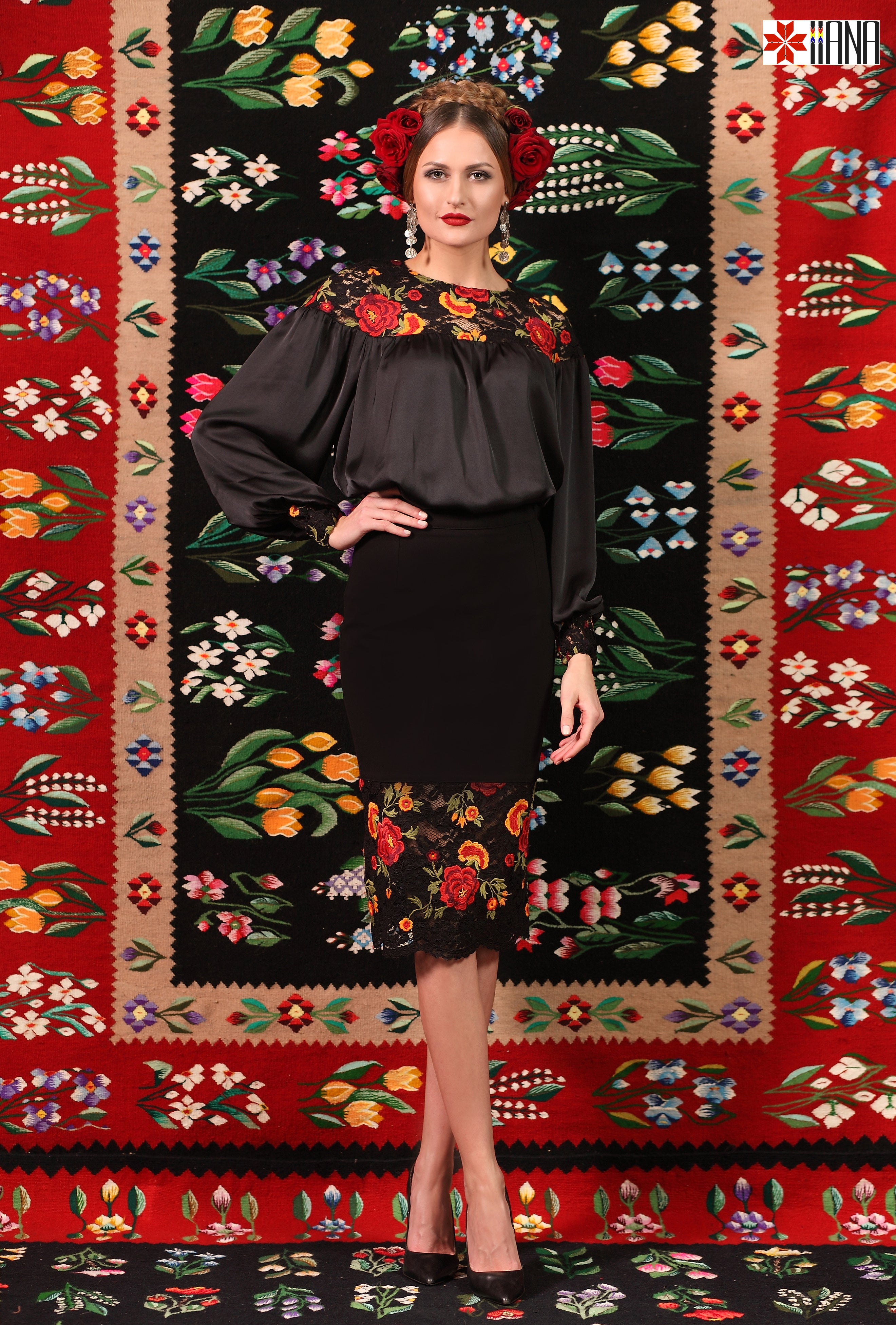 Fusta Dreapta Midi Folcloric Brodata cu Trandafiri Neagra