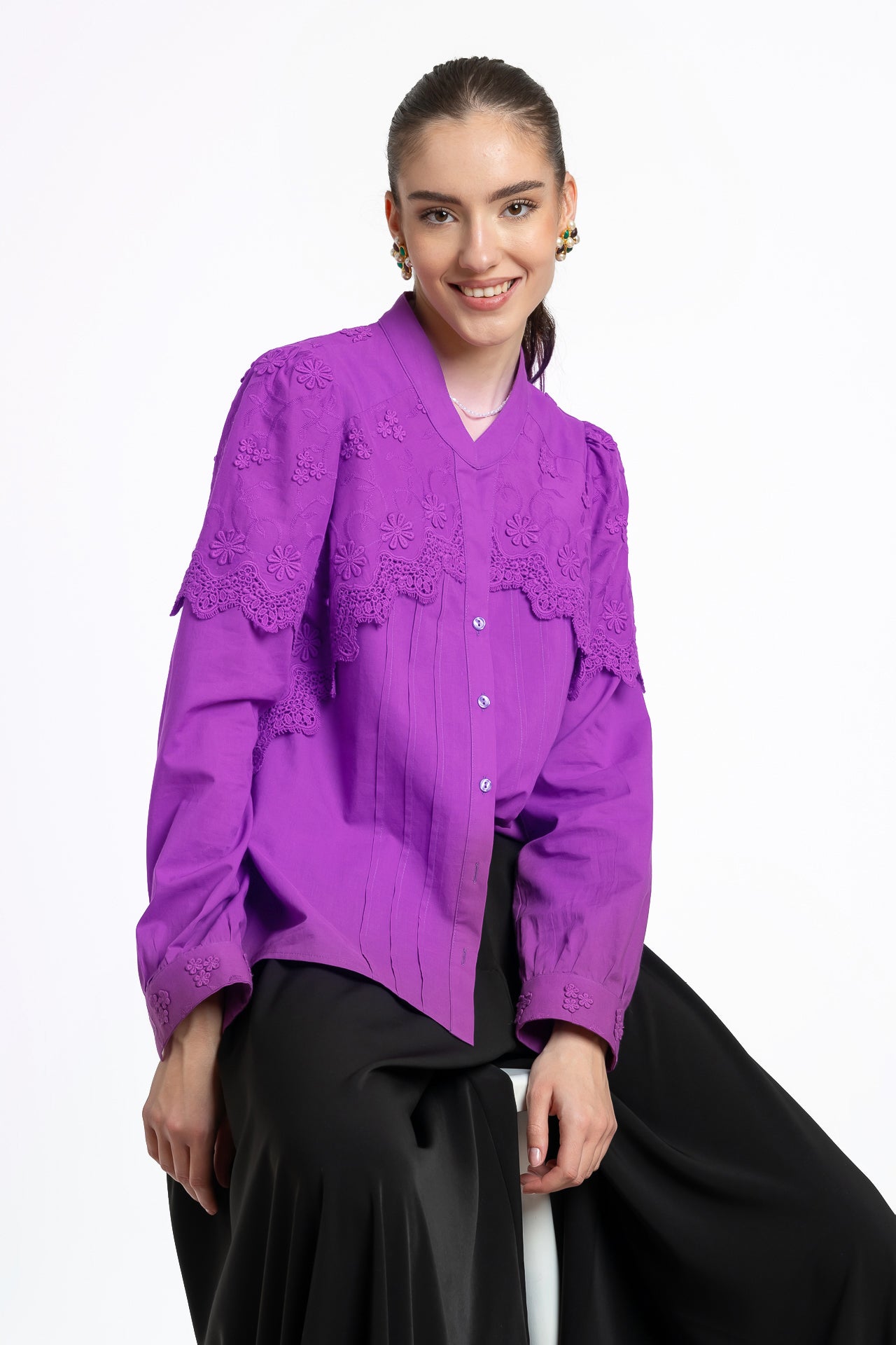 Cămașa violet din batist de bumbac și broderie tridimensională