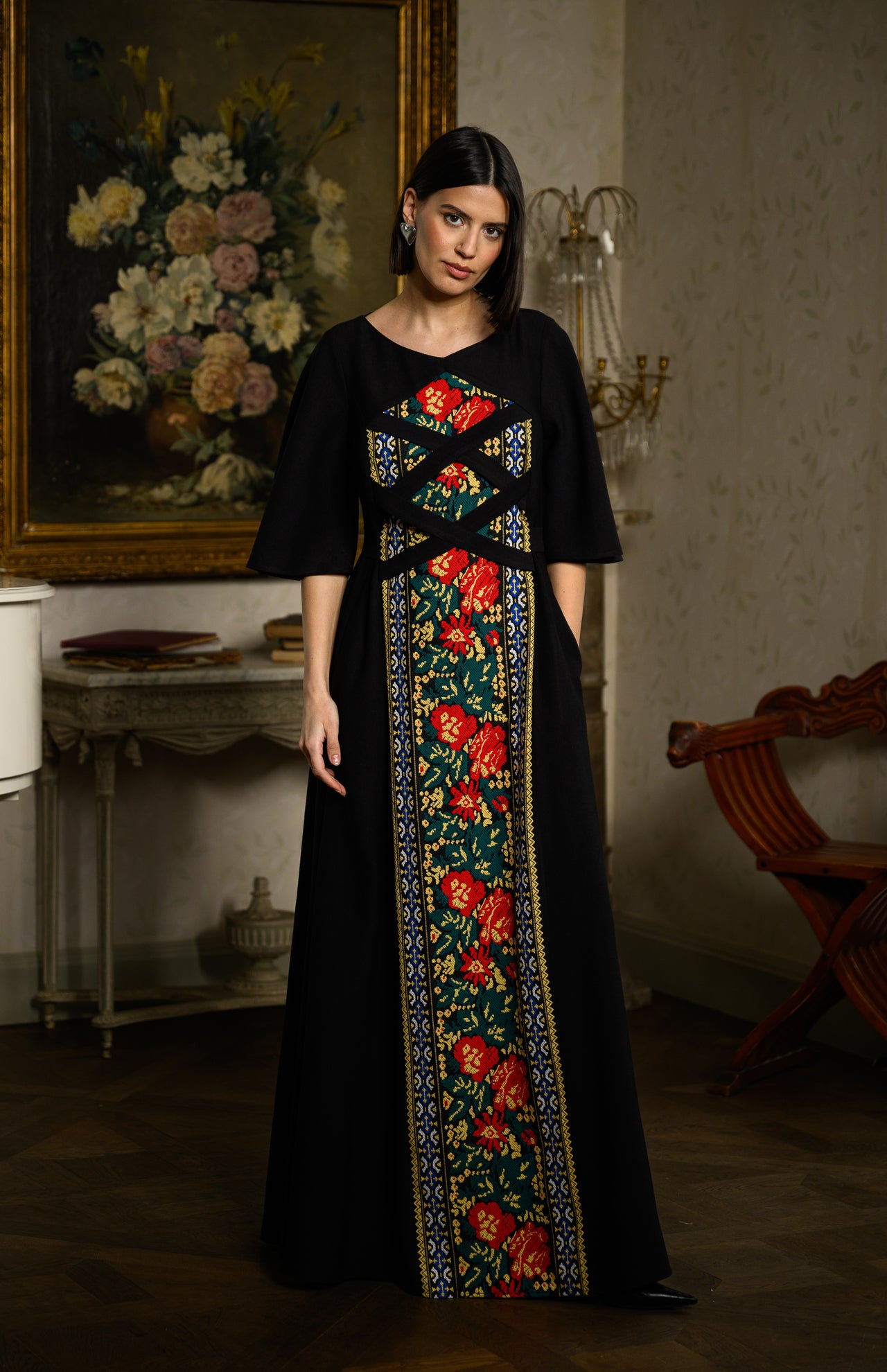 Rochia lungă Maia cu motive tradiționale