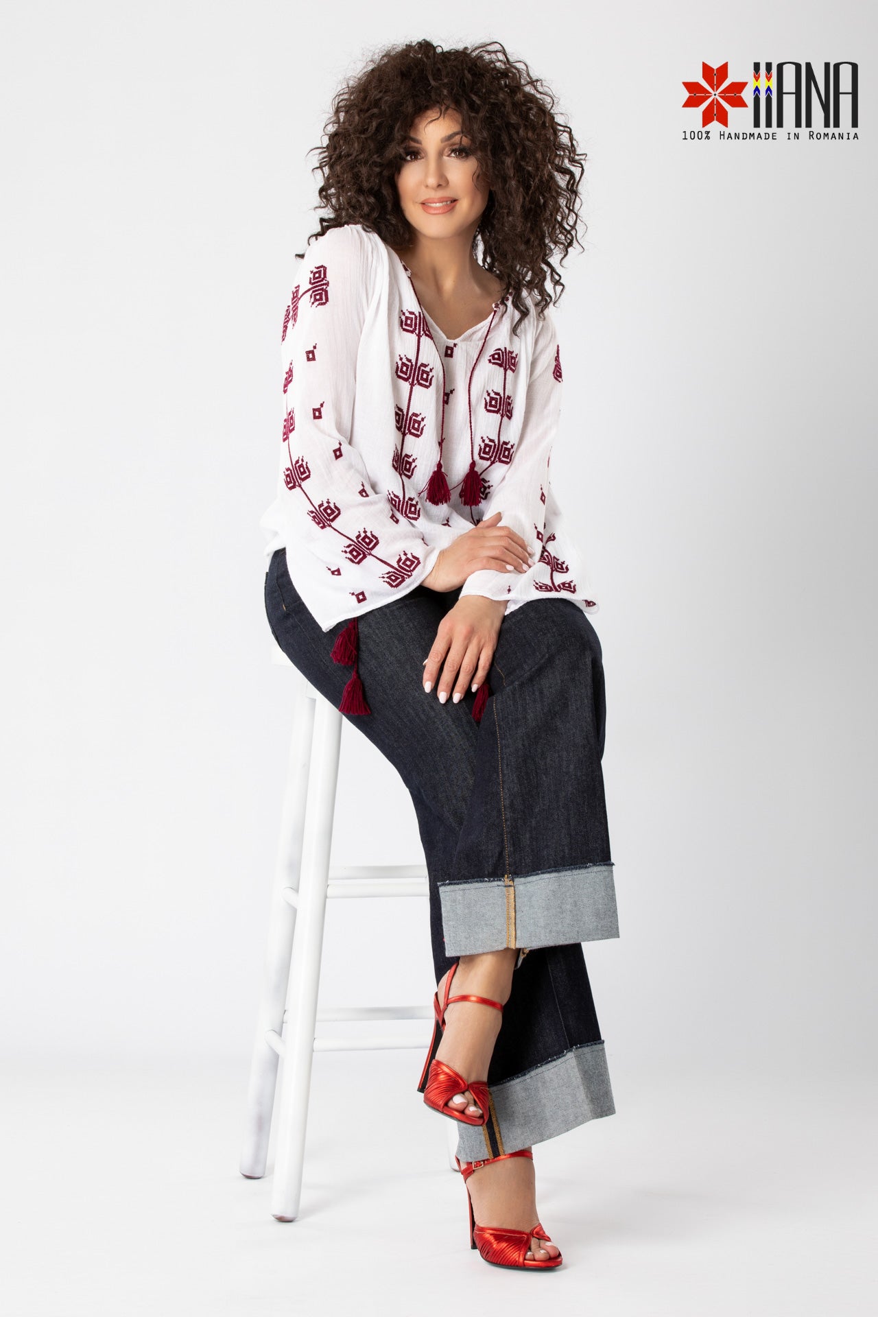 Ie Traditionala Romaneasca Maneca Lunga Motivul Boboc de Trandafir