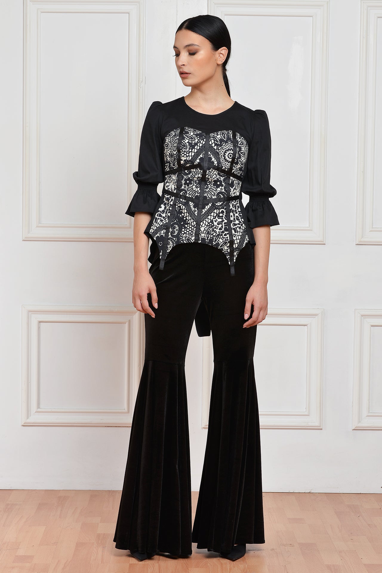 Bluza Neagra cu Corset Laseta