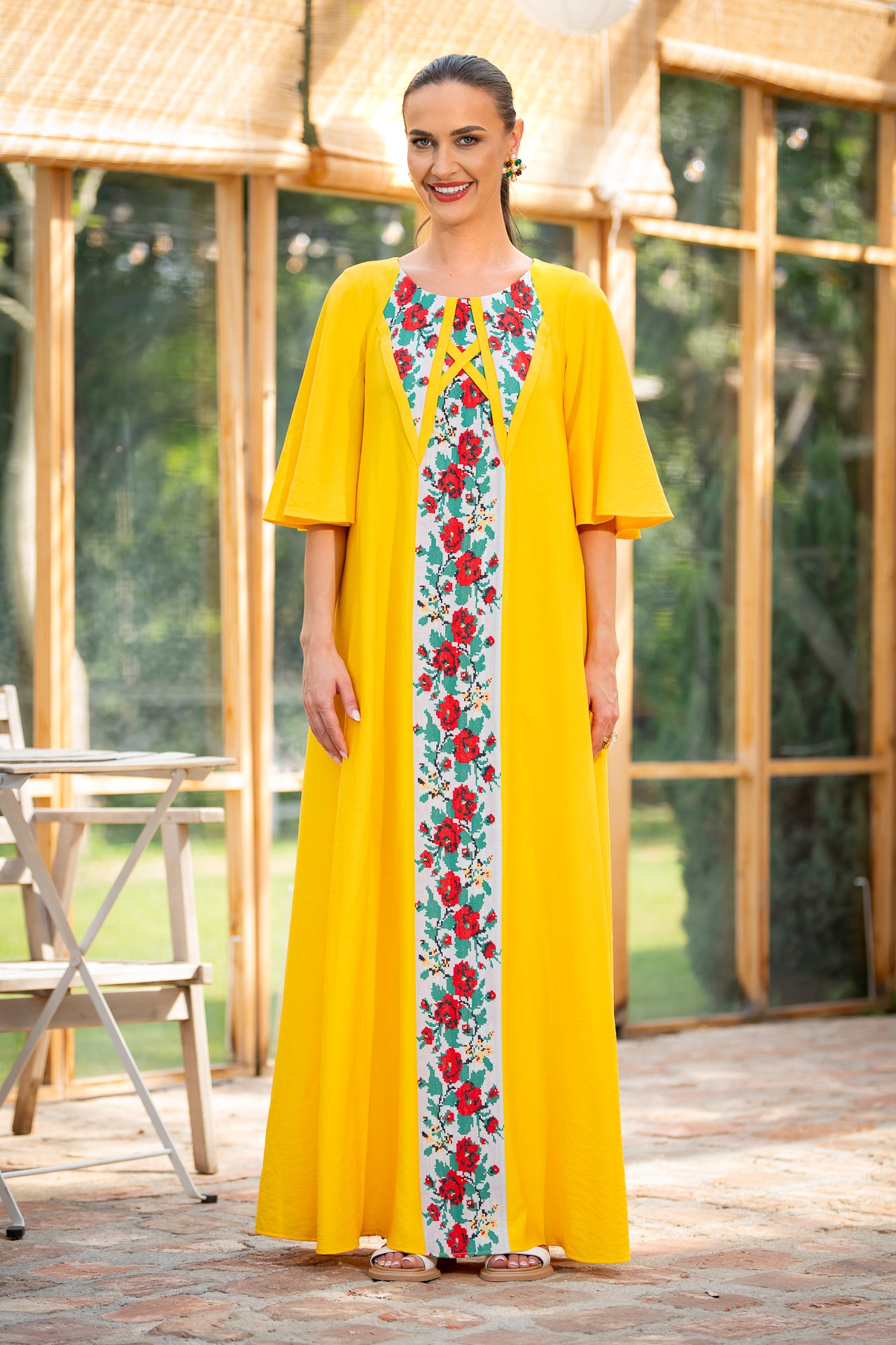 Rochia lungă solara cu flori țesute