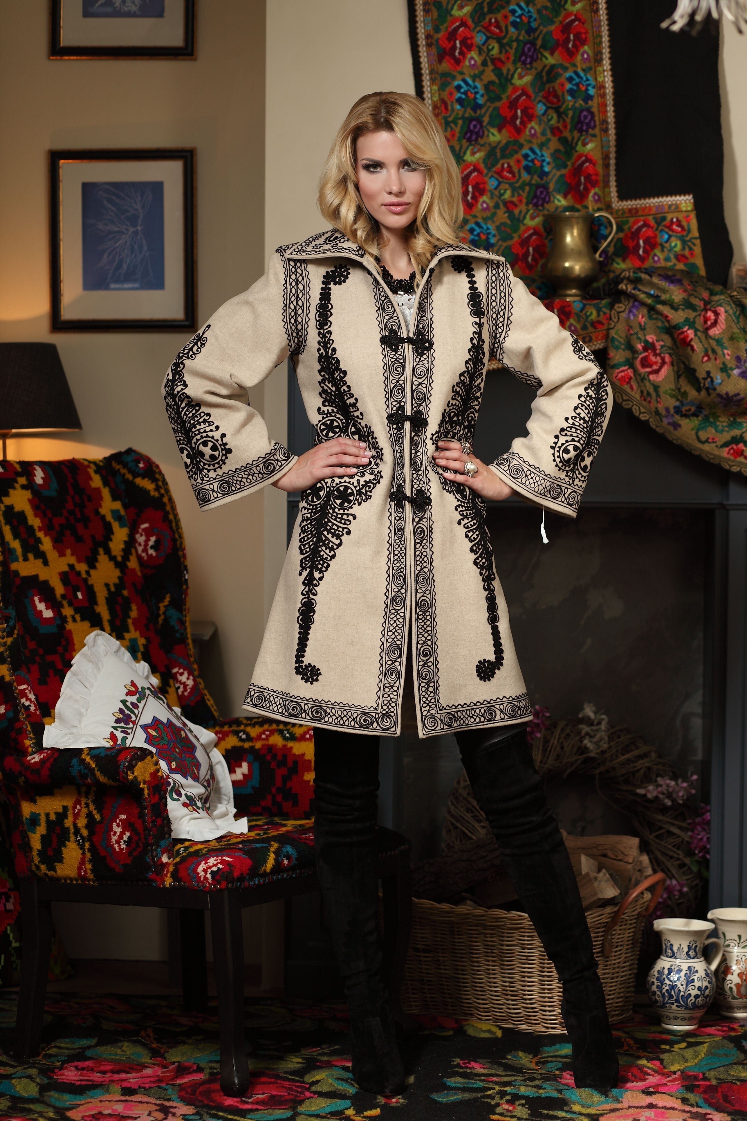 Suman Autentic Romanesc Metropolitan din Stofa de Lana si Casmir Cusut Manual