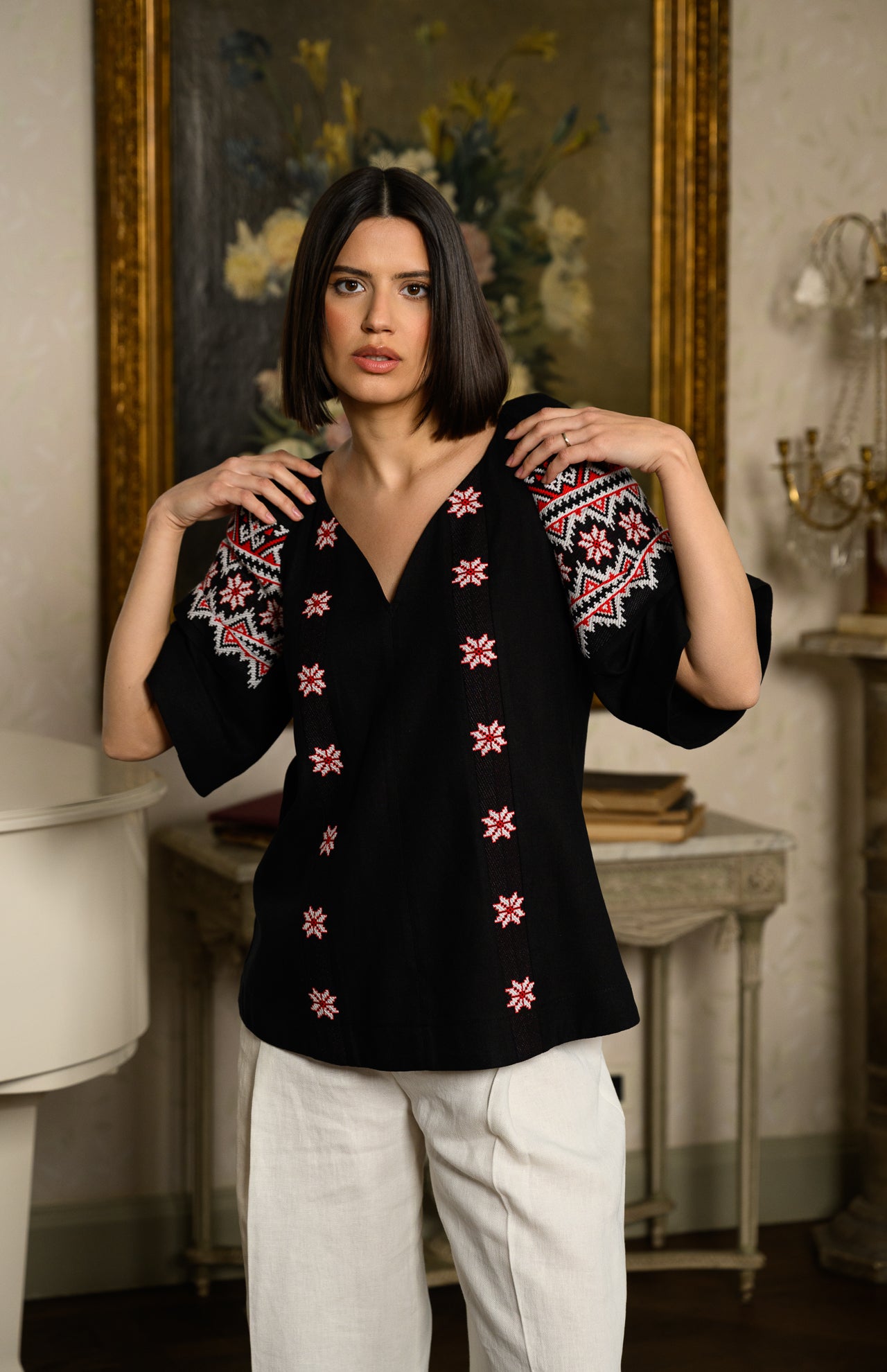 Ie neagră stilizată din in și jacquard etnic țesut Irina