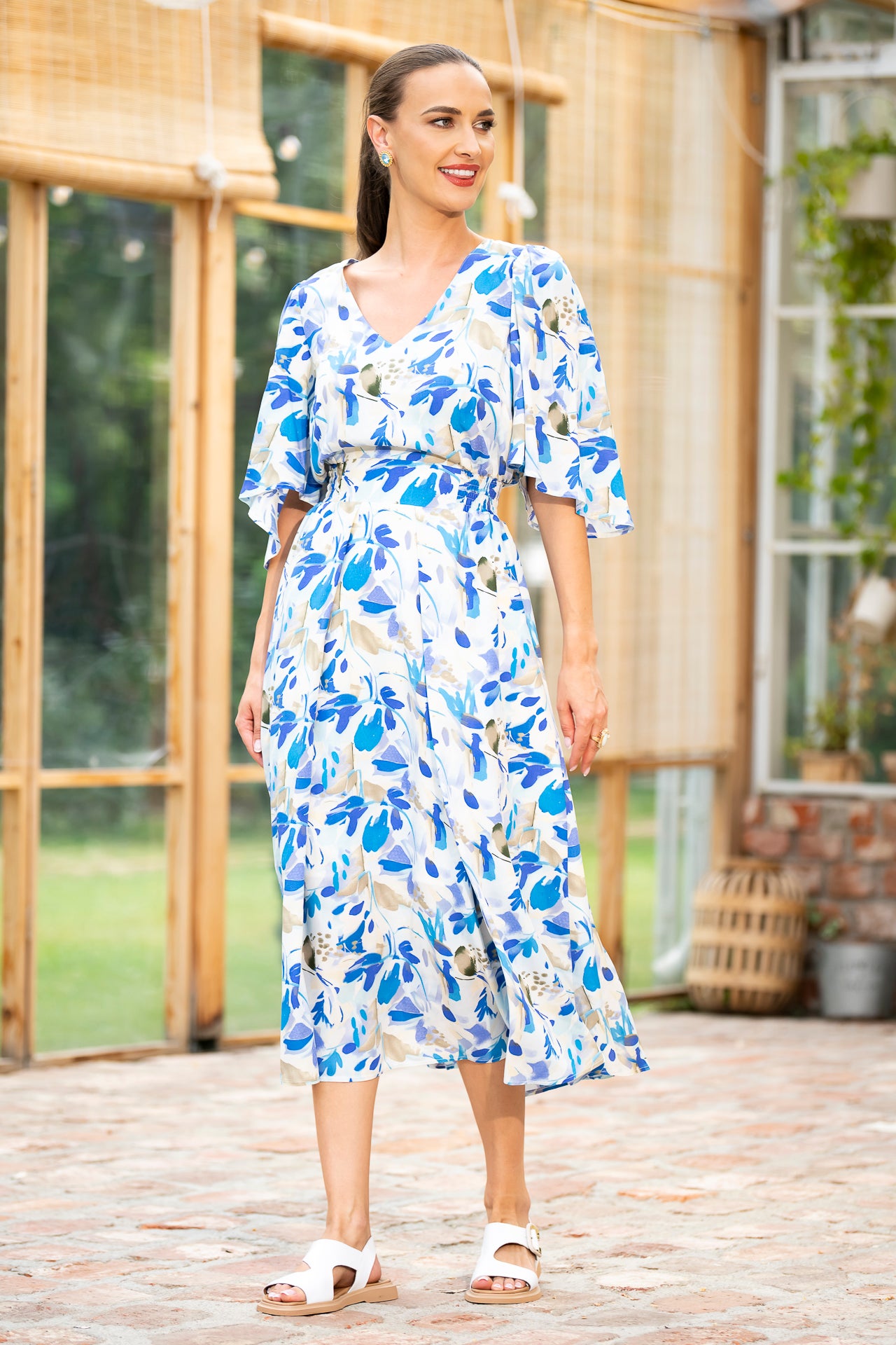 Rochia midi din viscoza cu flori albastre Sofia