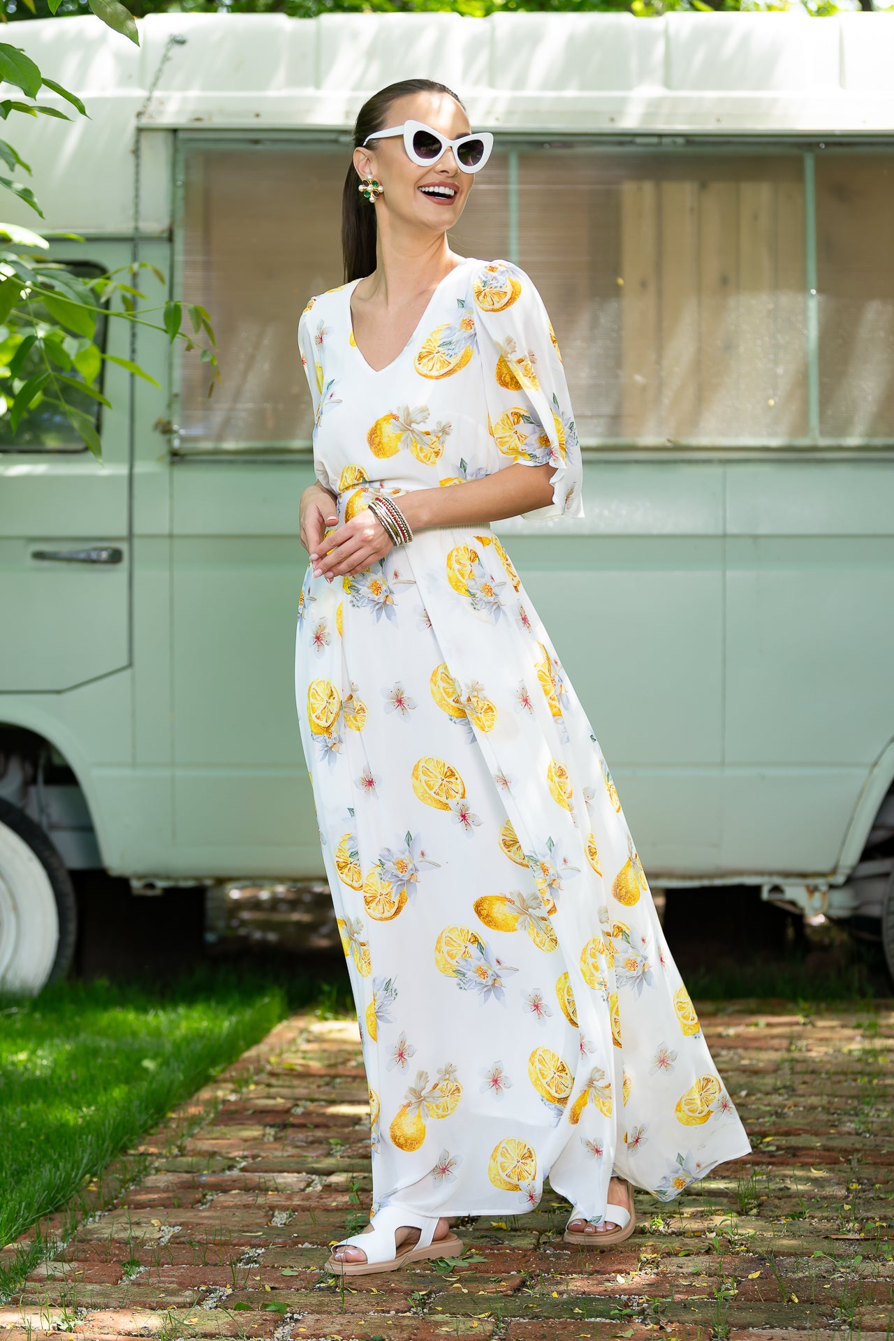 Rochie maxi din voal alb cu imprimeu mediteranean cu lămâi