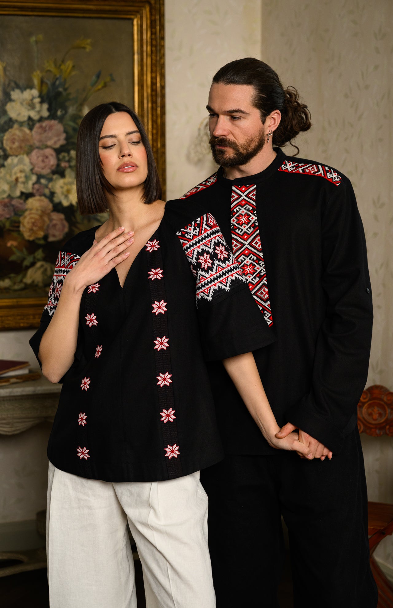 Cămașa stilizată cu cravată și epoleți din jacquard țesut cu motive tradiționale Antim