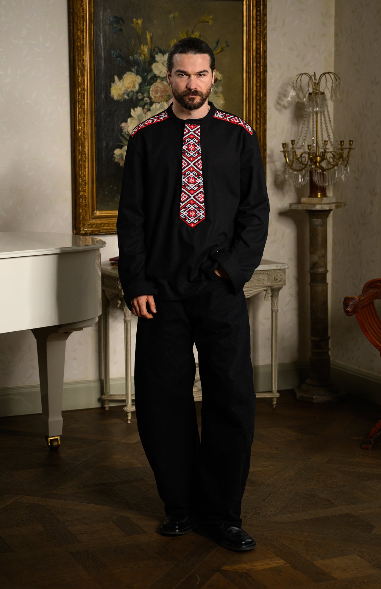 Cămașa stilizată cu cravată și epoleți din jacquard țesut cu motive tradiționale Antim