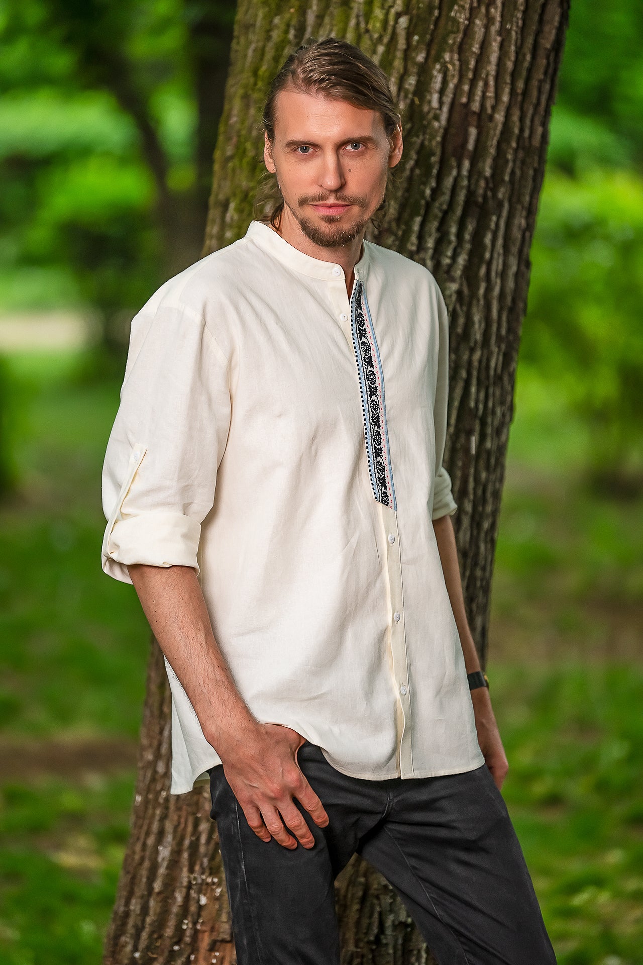 Camasa din in pentru barbati cu motive populare