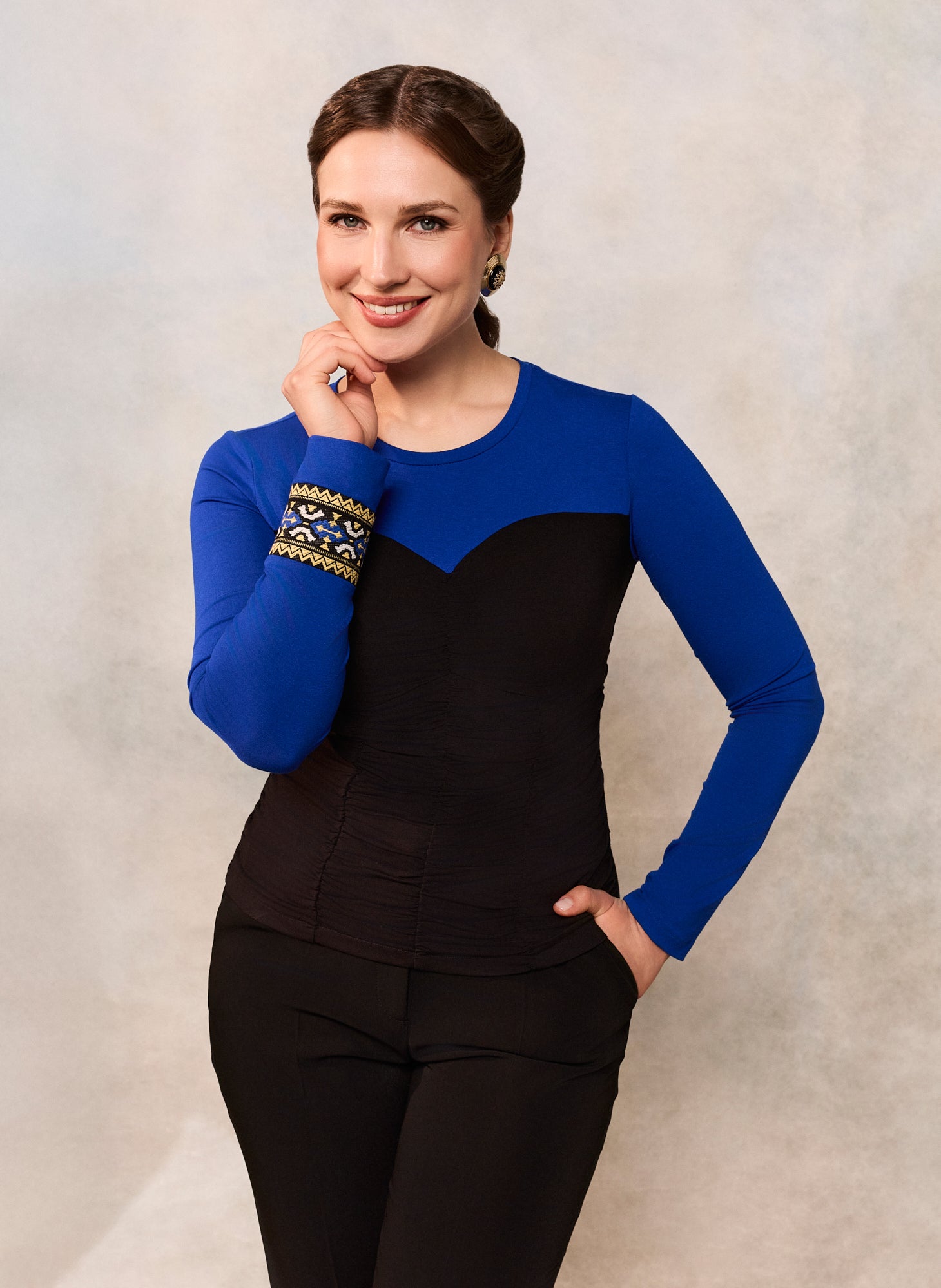 Bluză din jerseu cu corset și brățară țesută albastru royal cu negru