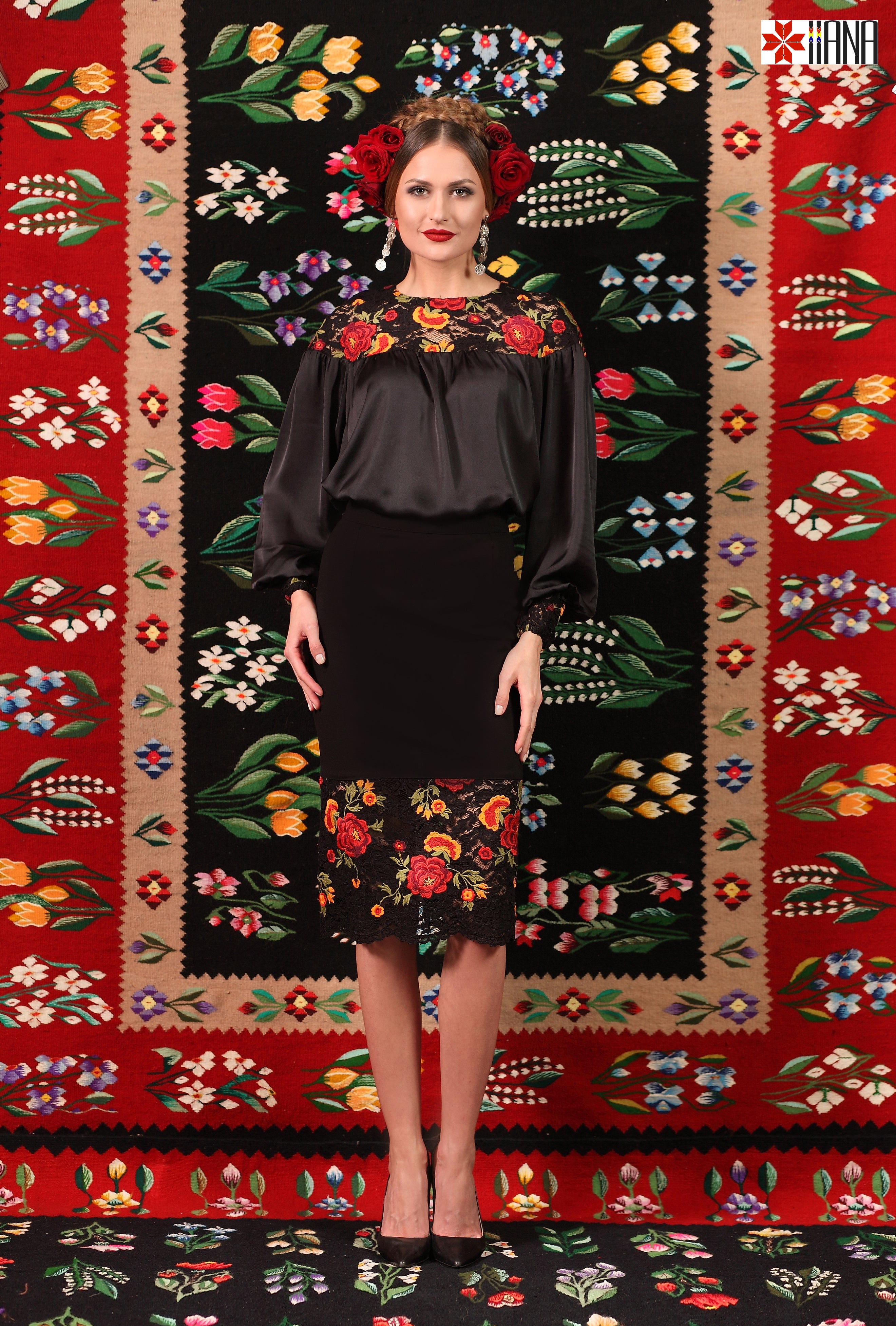 Fusta Dreapta Midi Folcloric Brodata cu Trandafiri Neagra