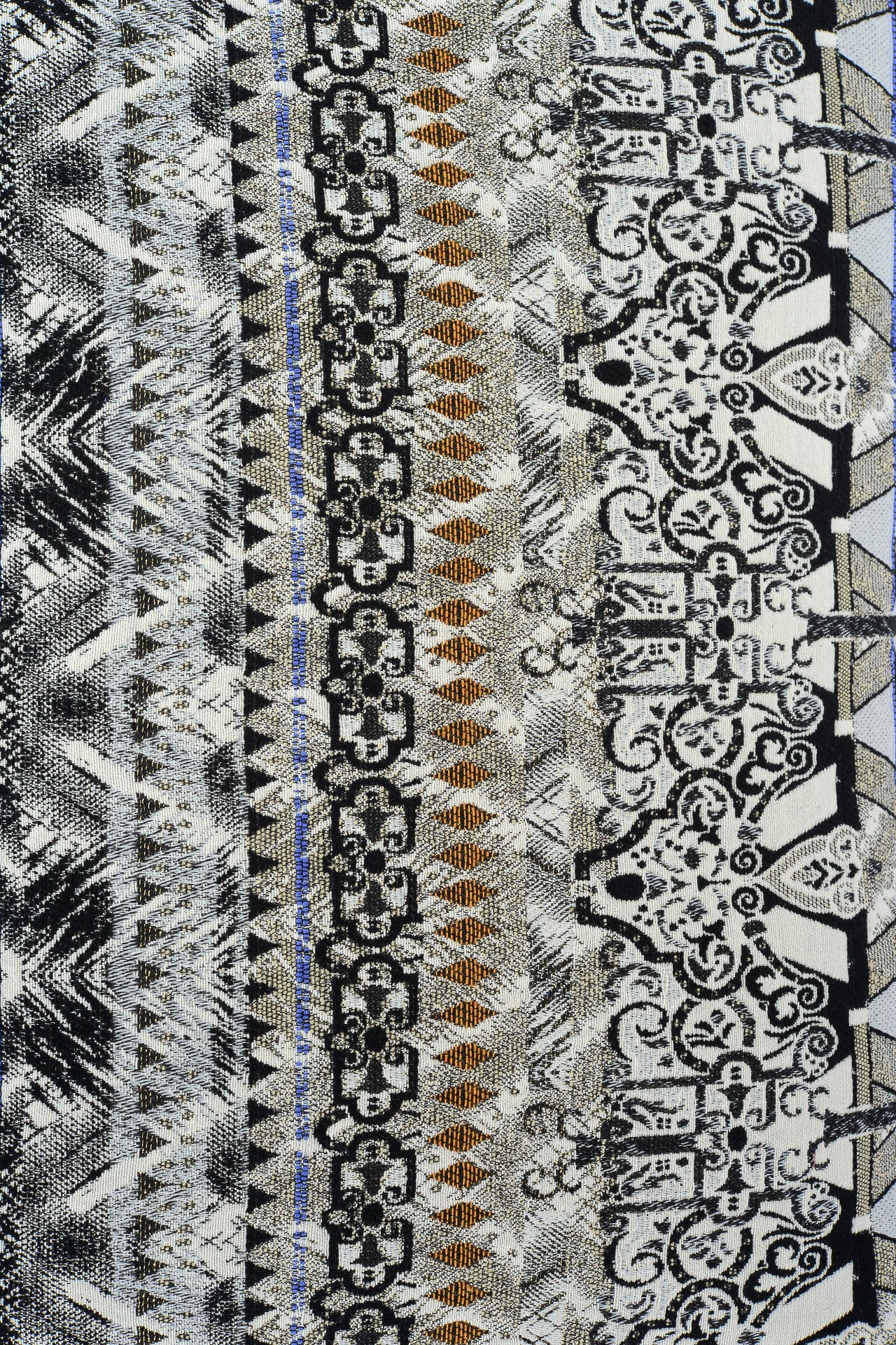 Perna Traditionala cu Motive Etnice