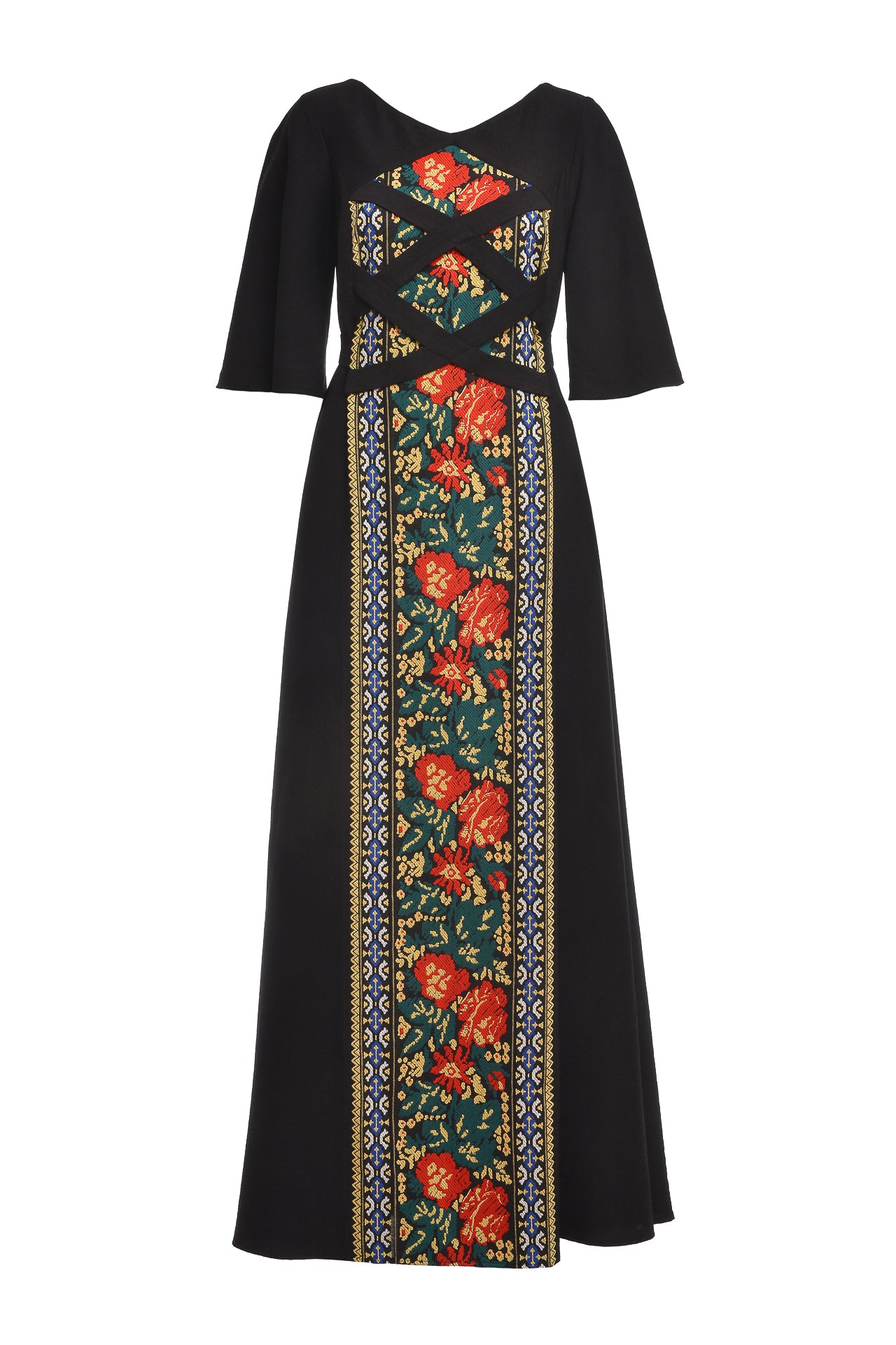 Rochia lungă Maia cu motive tradiționale