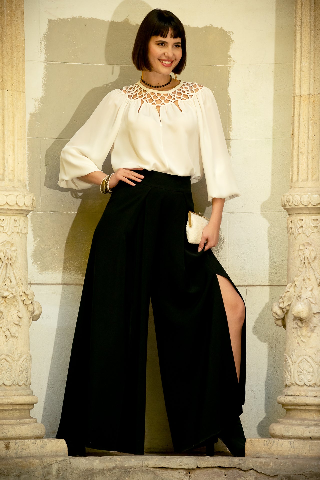 Pantaloni Lungi din Stofa Neagra cu Croiala Ampla si Slituri Frontale