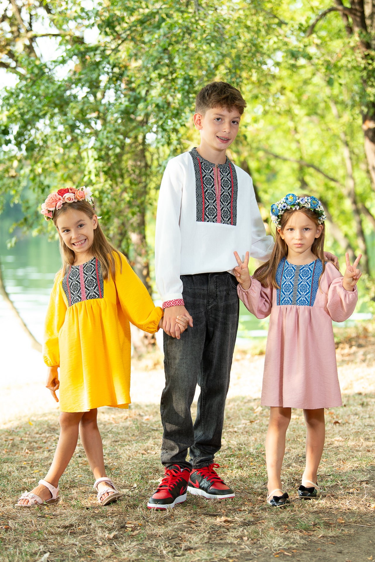 Rochita traditionala fetite galbena Andana 9 luni - 7 ani