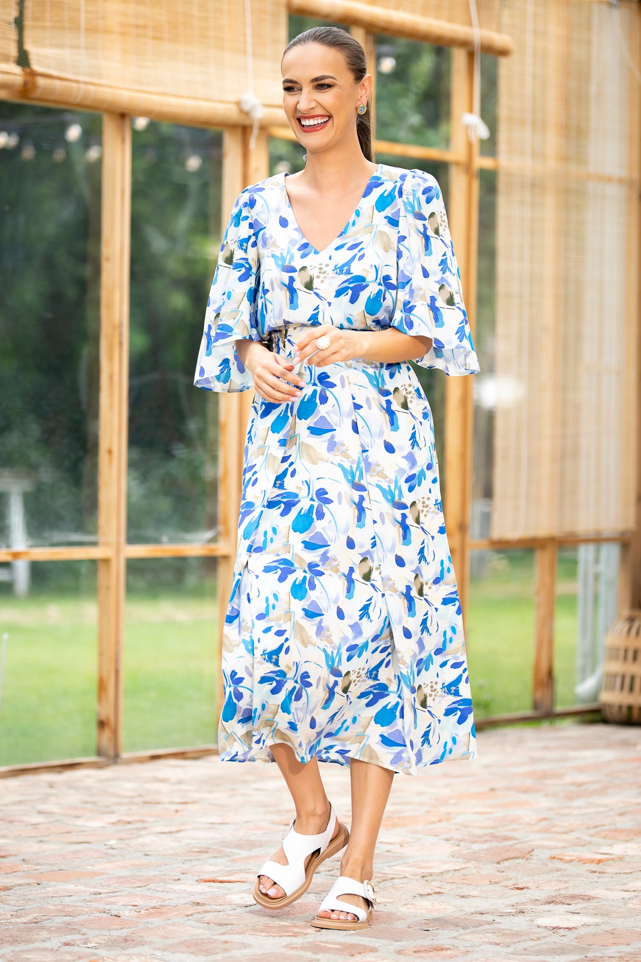 Rochia midi din viscoza cu flori albastre Sofia