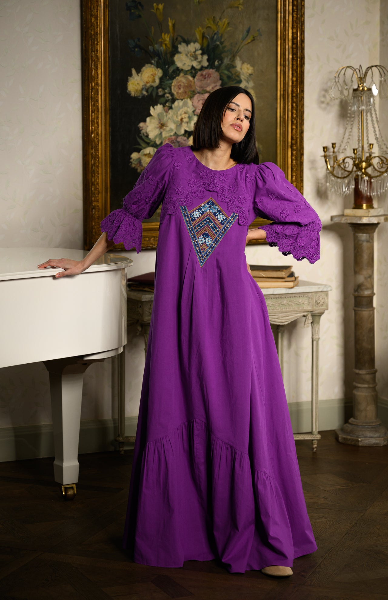 Rochia lungă violet din batist cu jacquard etnic și broderie tridimensională