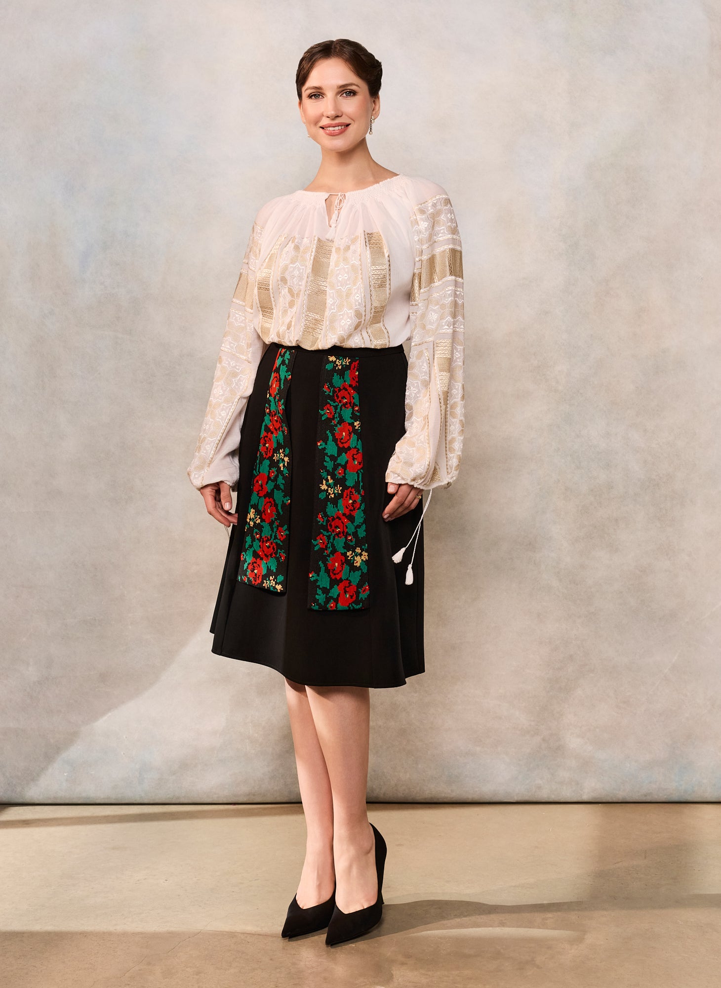 Fustă stilizată cu motive tradiționale țesute