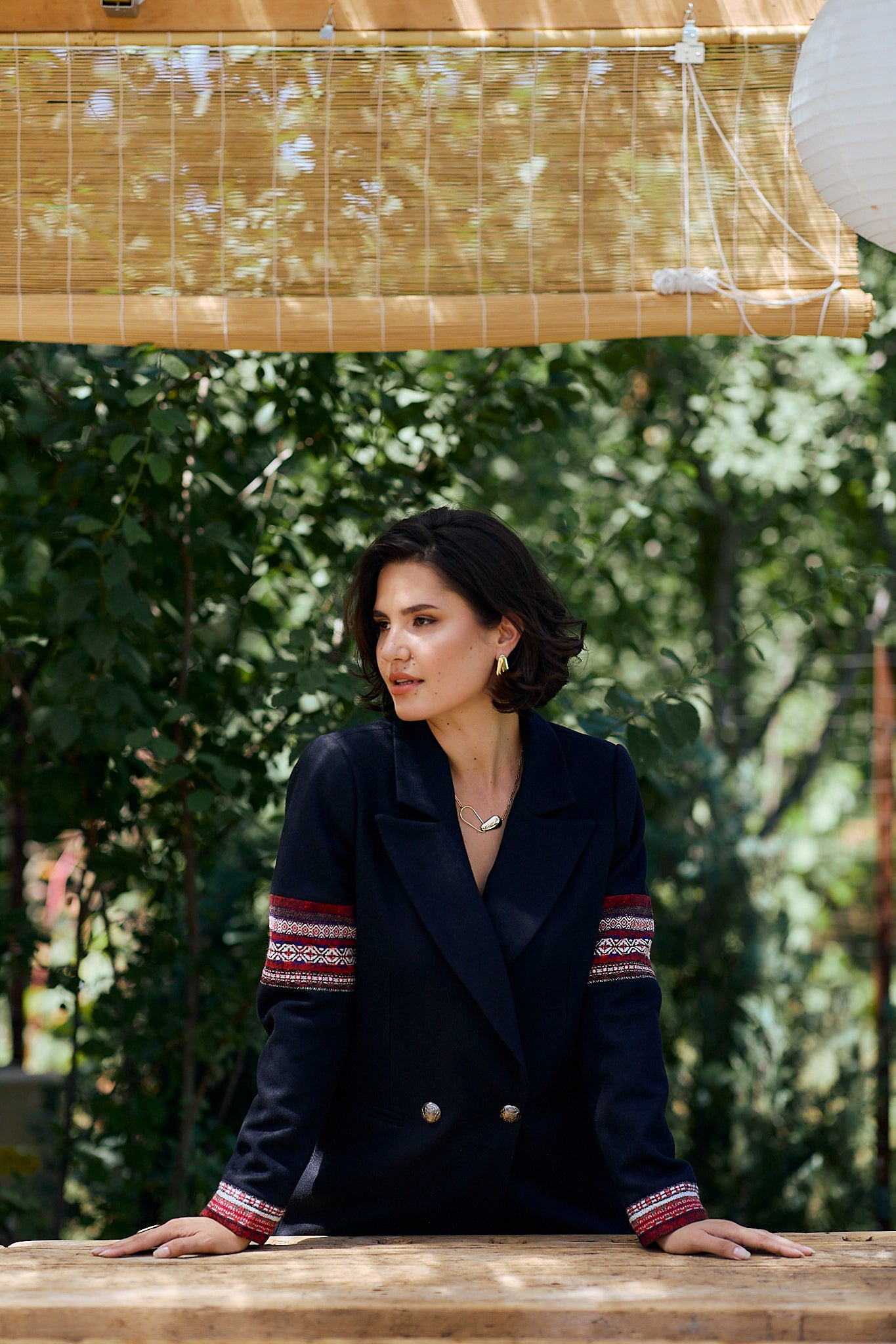 Jacheta bleumarin din lana cu motive traditionale