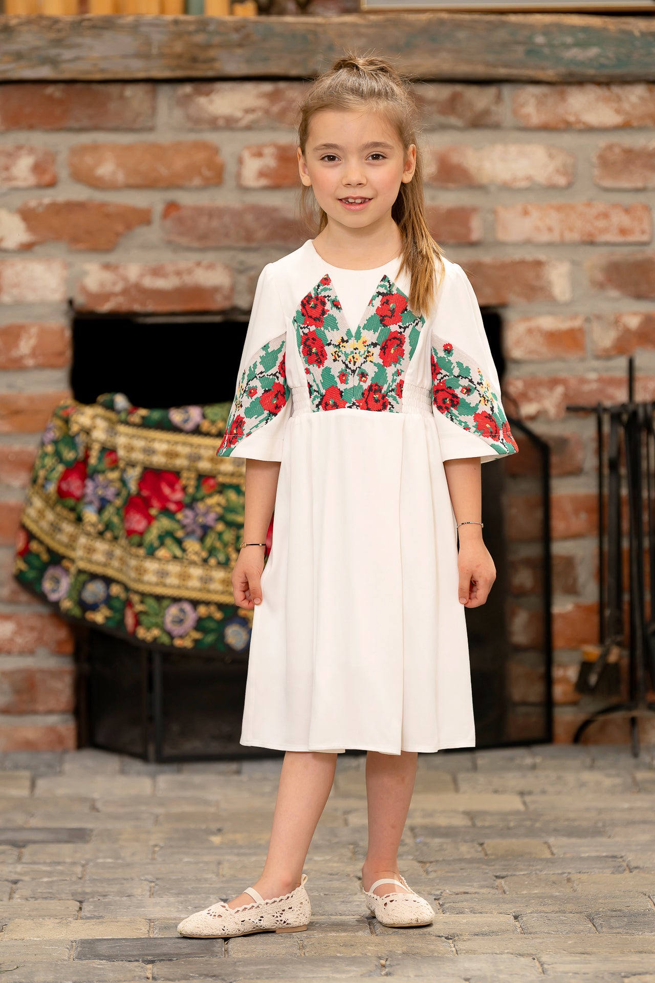 Rochiță albă pentru fetițe cu motive tradiționale Divna 8-11 ani