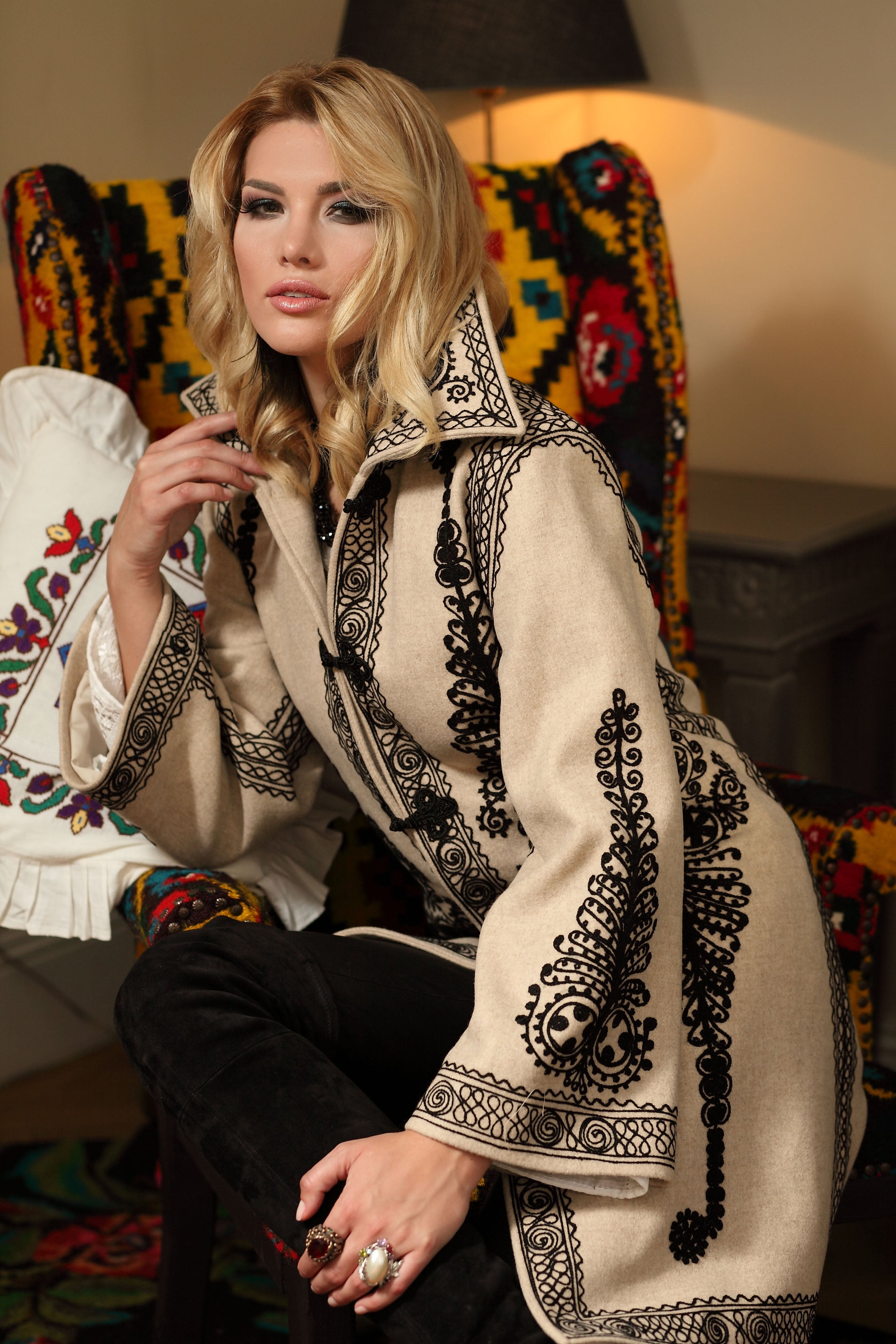 Suman Autentic Romanesc Metropolitan din Stofa de Lana si Casmir Cusut Manual