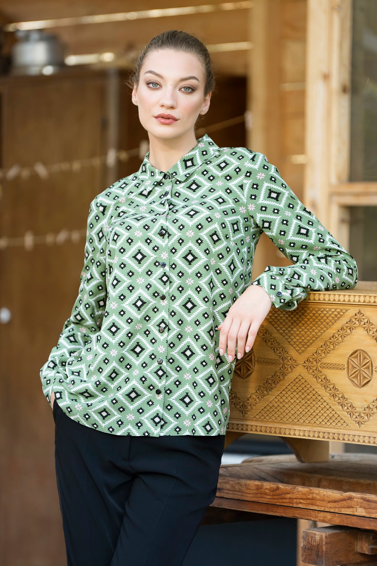 Cămașa verde măsliniu rombul vieții
