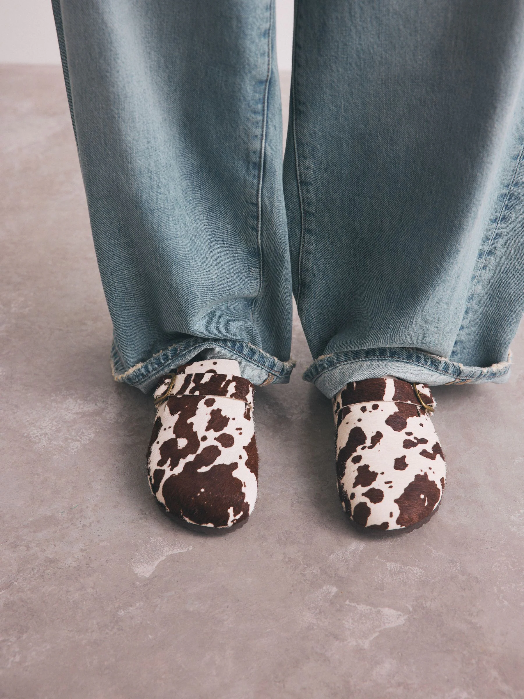 Cow Standard Fit Leather Footbed Clogs